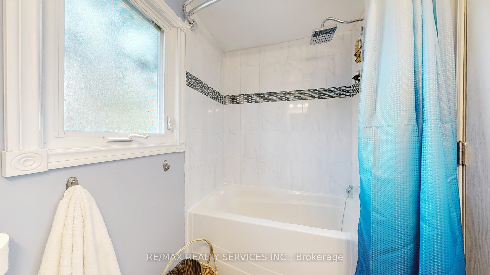 Photo 31 of 29 Primrose Crescent, Brampton, Heart Lake West — HOMEH