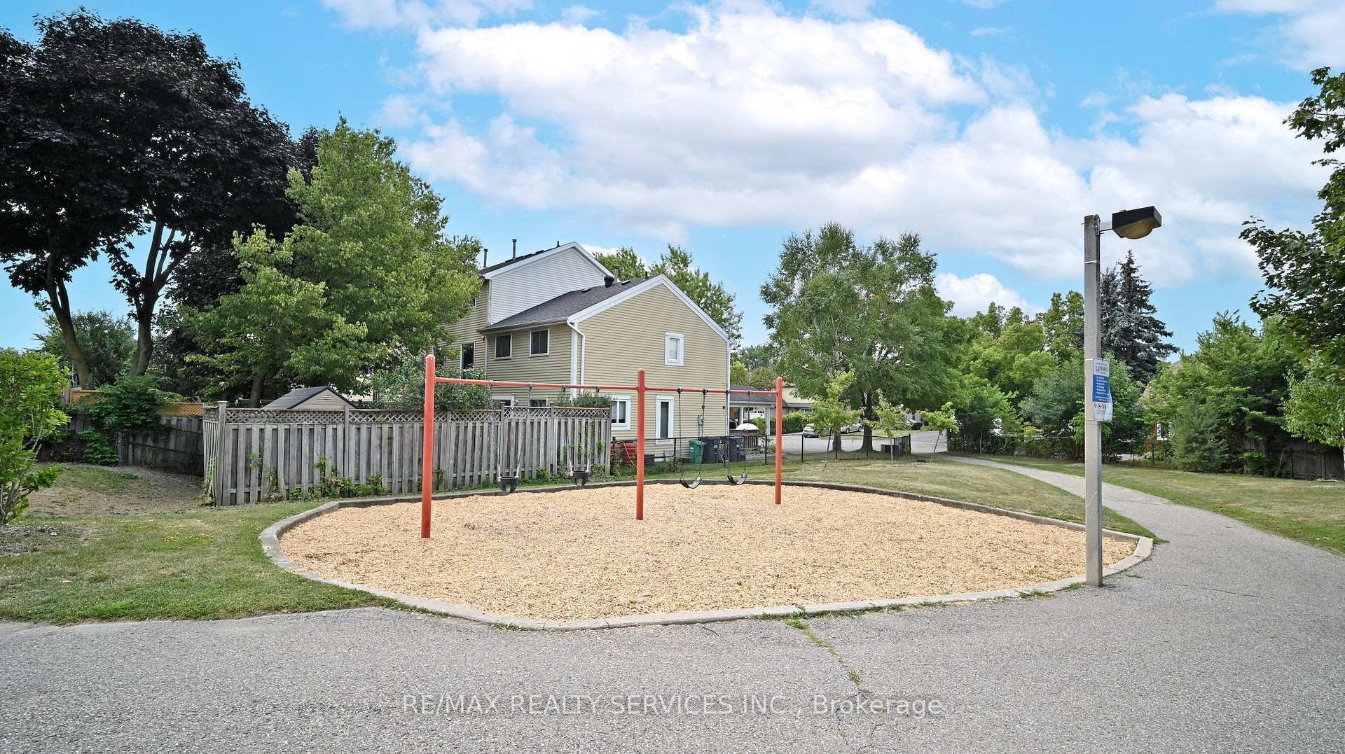 Photo 49 of 29 Primrose Crescent, Brampton, Heart Lake West — HOMEH