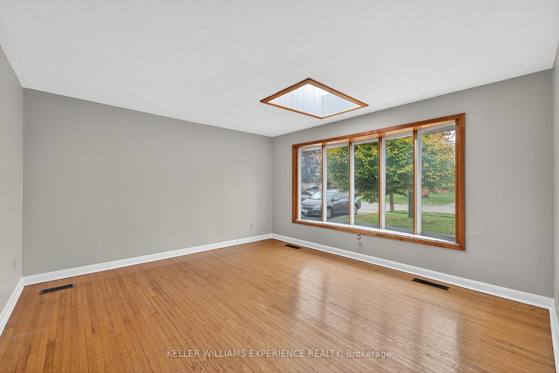 Photo 24 of 229 Warnica Road, Barrie, Painswick North — HOMEH