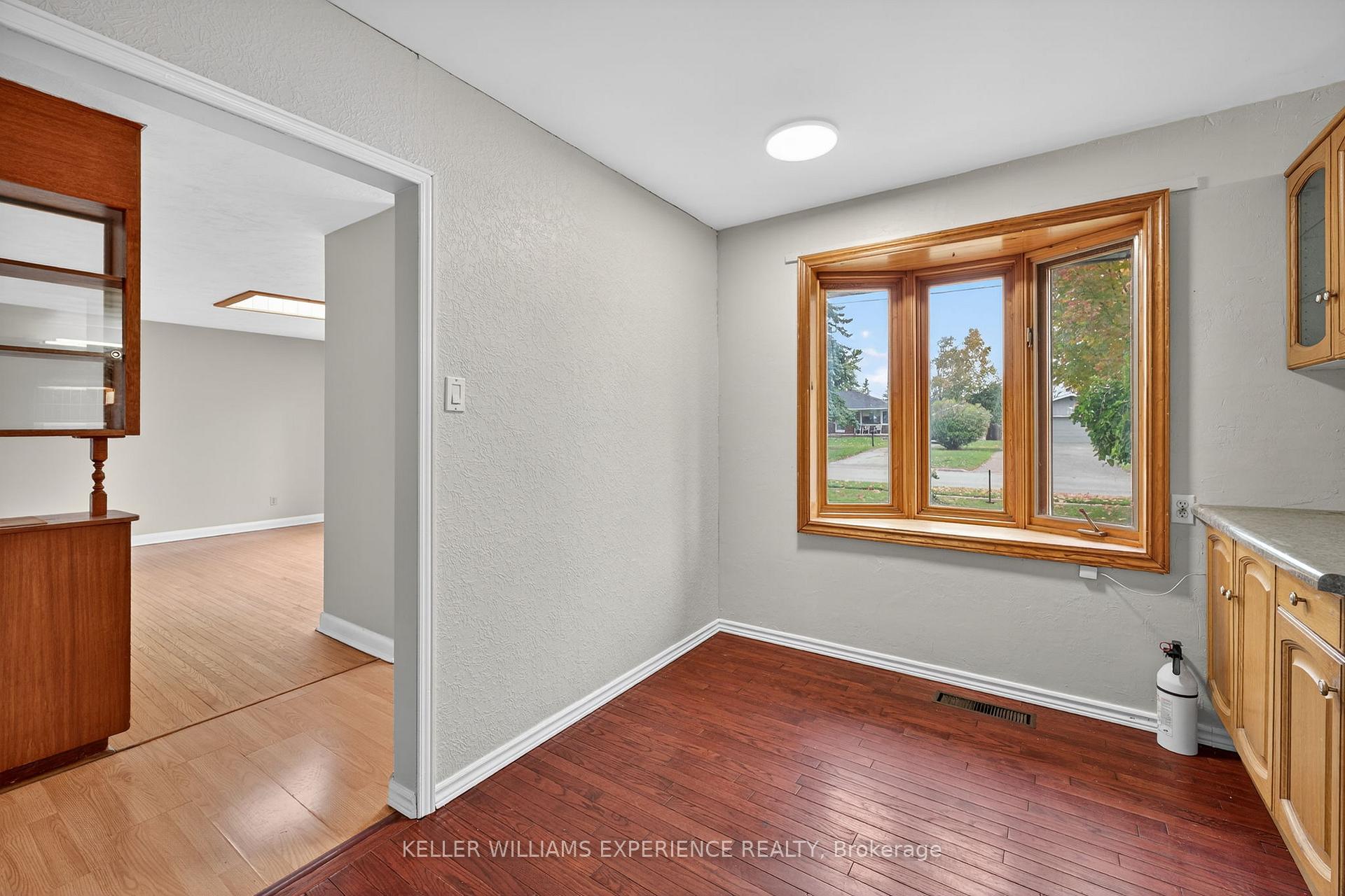 Photo 7 of 229 Warnica Road, Barrie, Painswick North — HOMEH