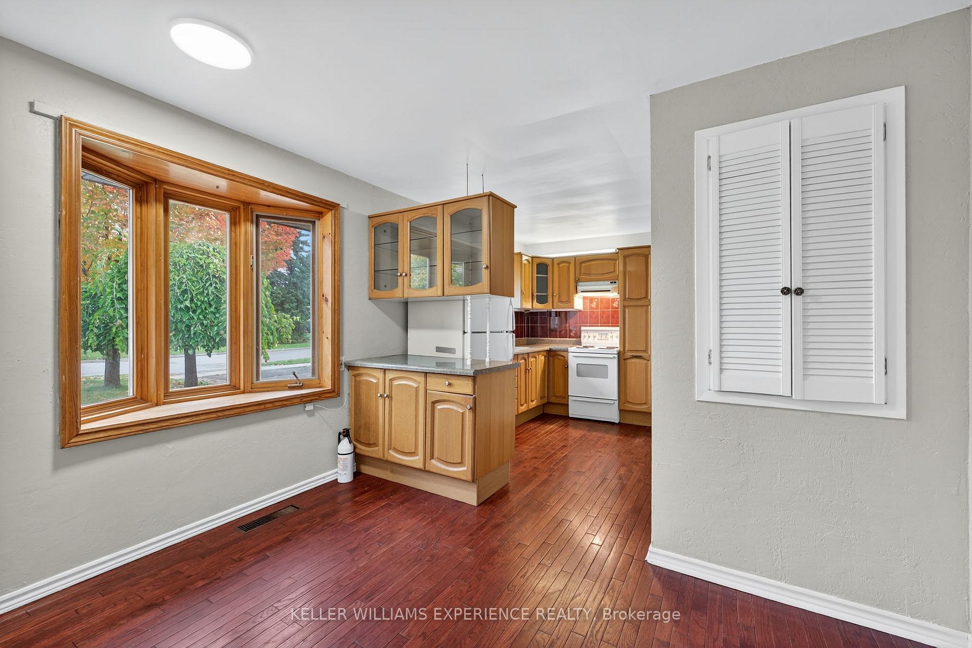 Photo 8 of 229 Warnica Road, Barrie, Painswick North — HOMEH