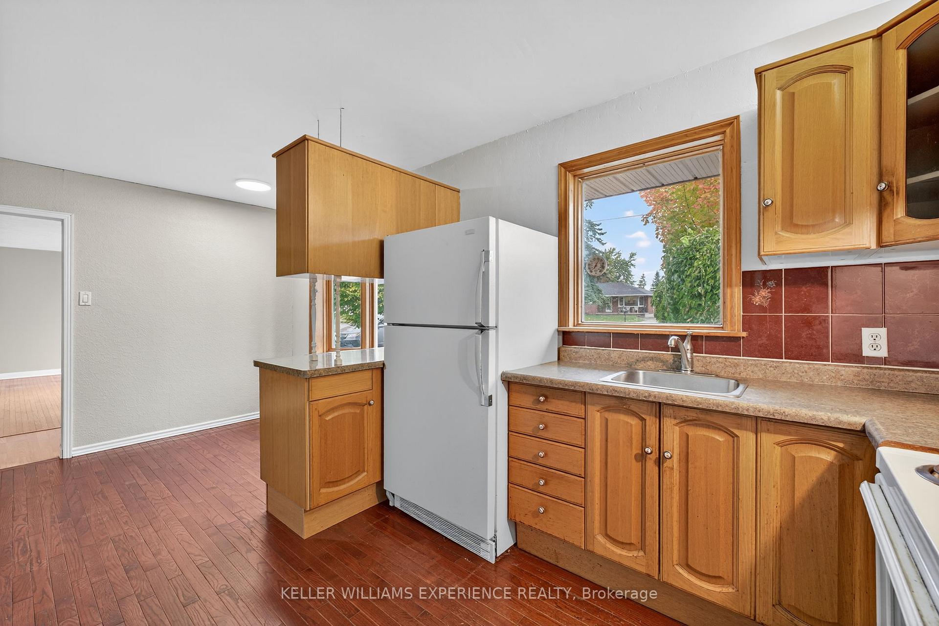 Photo 18 of 229 Warnica Road, Barrie, Painswick North — HOMEH
