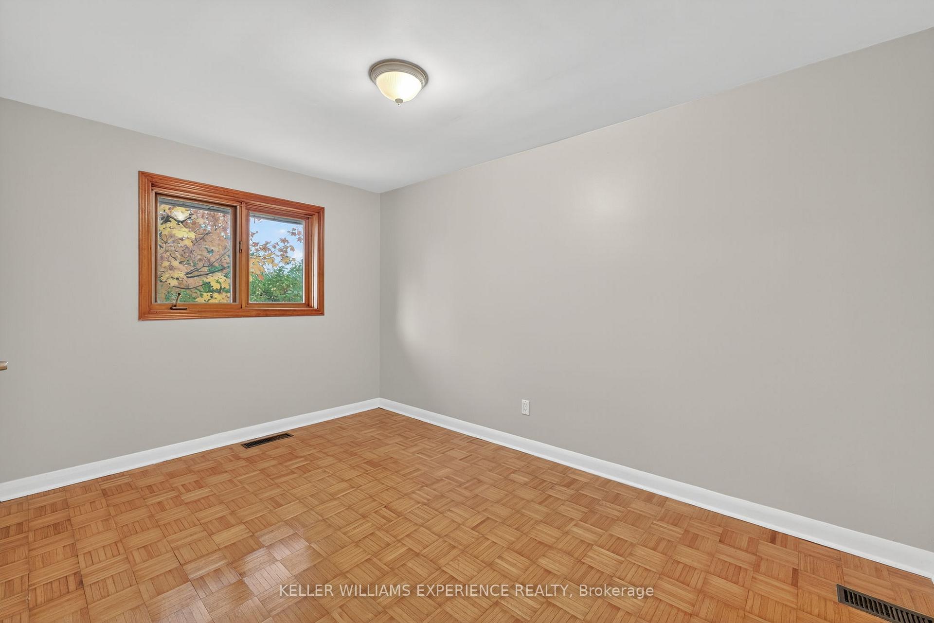 Photo 17 of 229 Warnica Road, Barrie, Painswick North — HOMEH