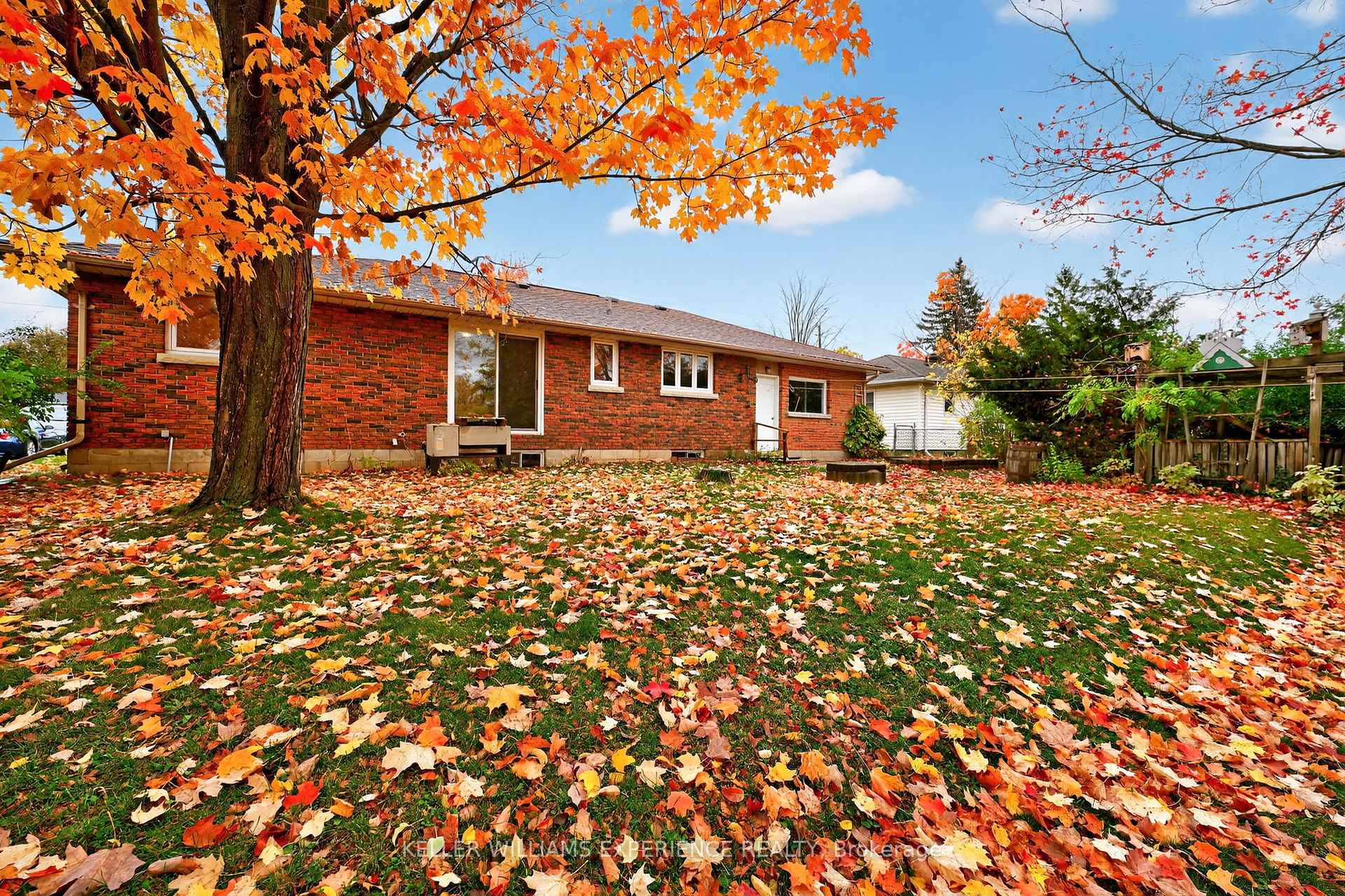 Photo 45 of 229 Warnica Road, Barrie, Painswick North — HOMEH