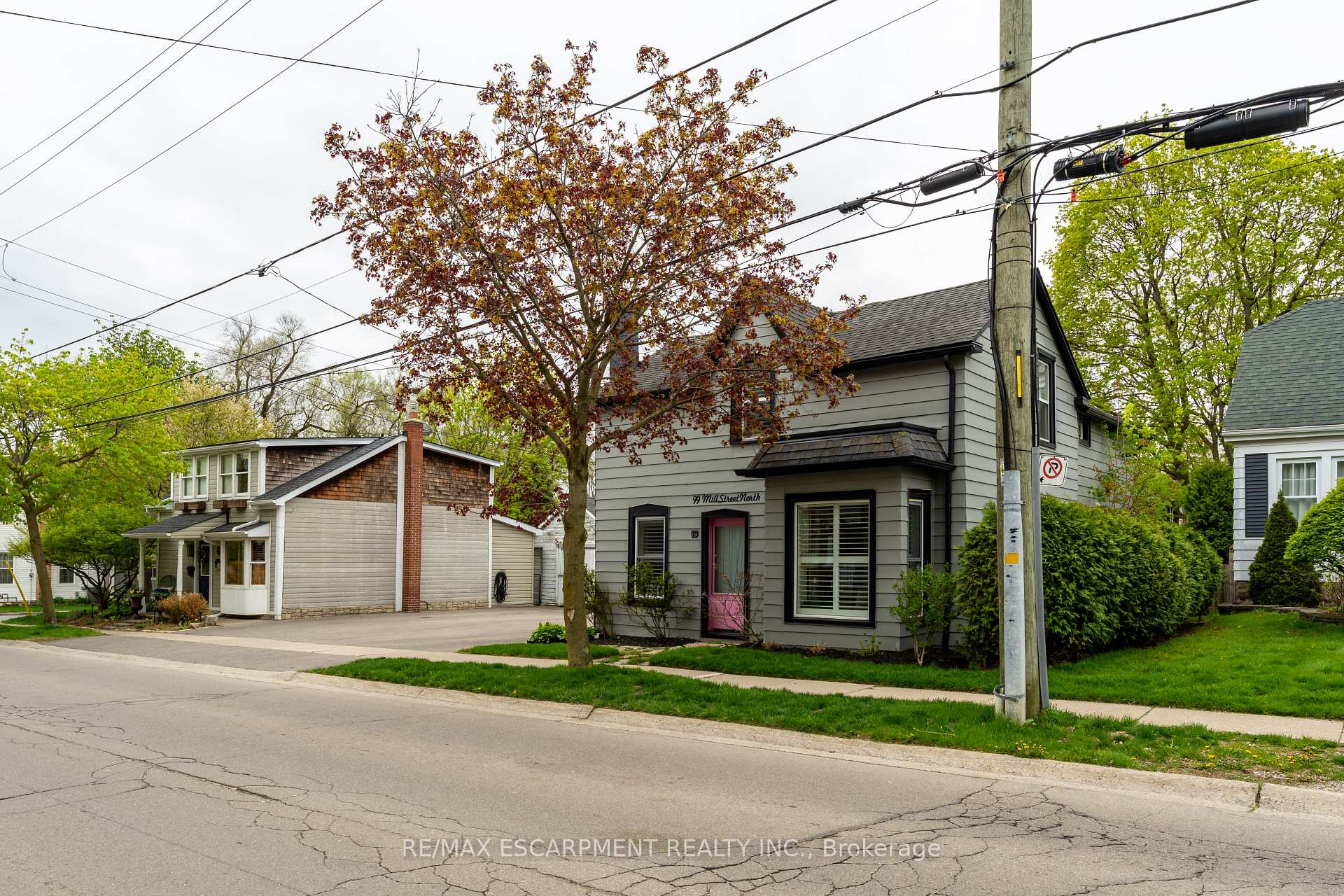 Photo 3 of 99 Mill Street N, Hamilton, Waterdown — HOMEH