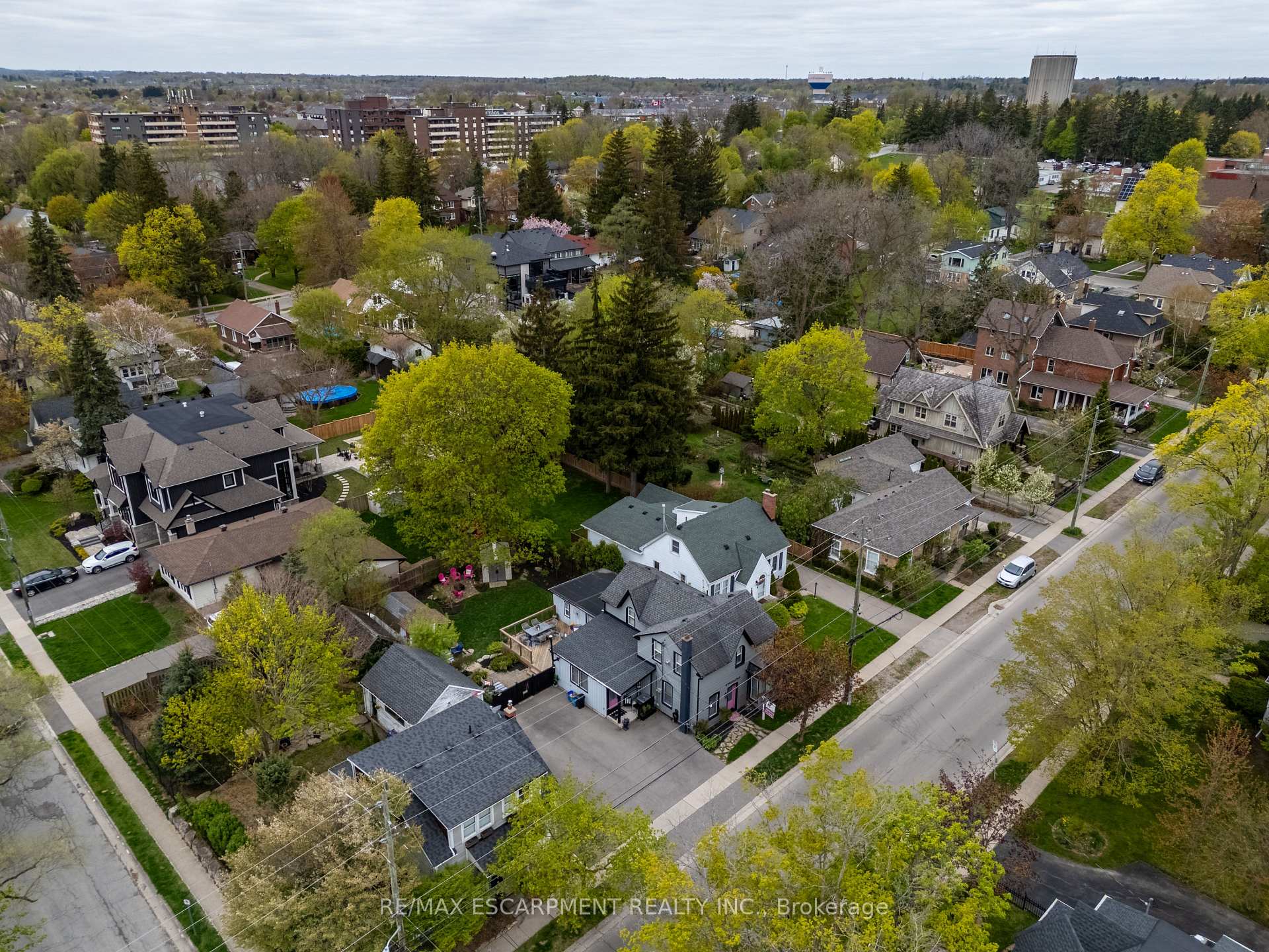 Photo 4 of 99 Mill Street N, Hamilton, Waterdown — HOMEH
