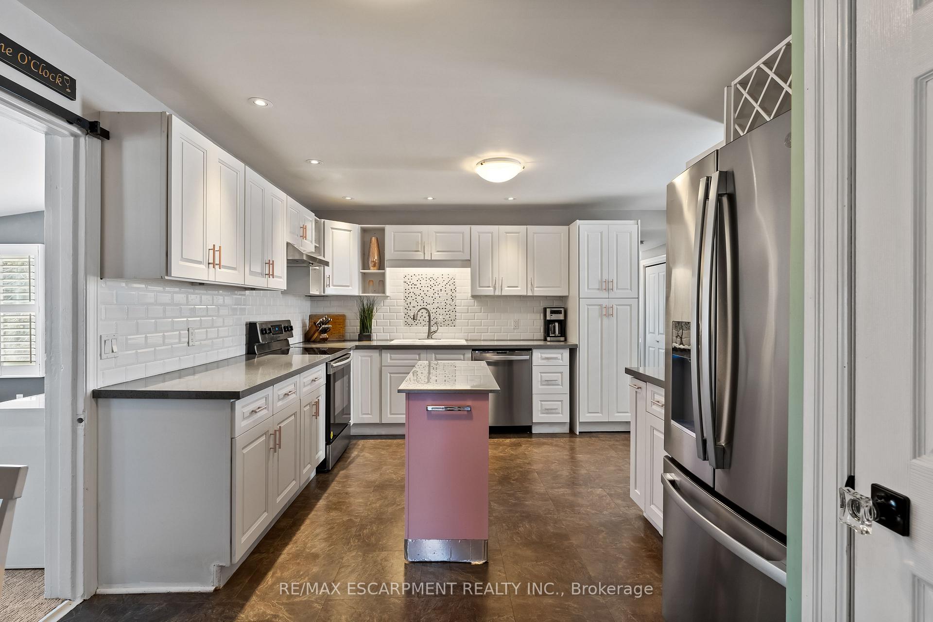 Photo 11 of 99 Mill Street N, Hamilton, Waterdown — HOMEH