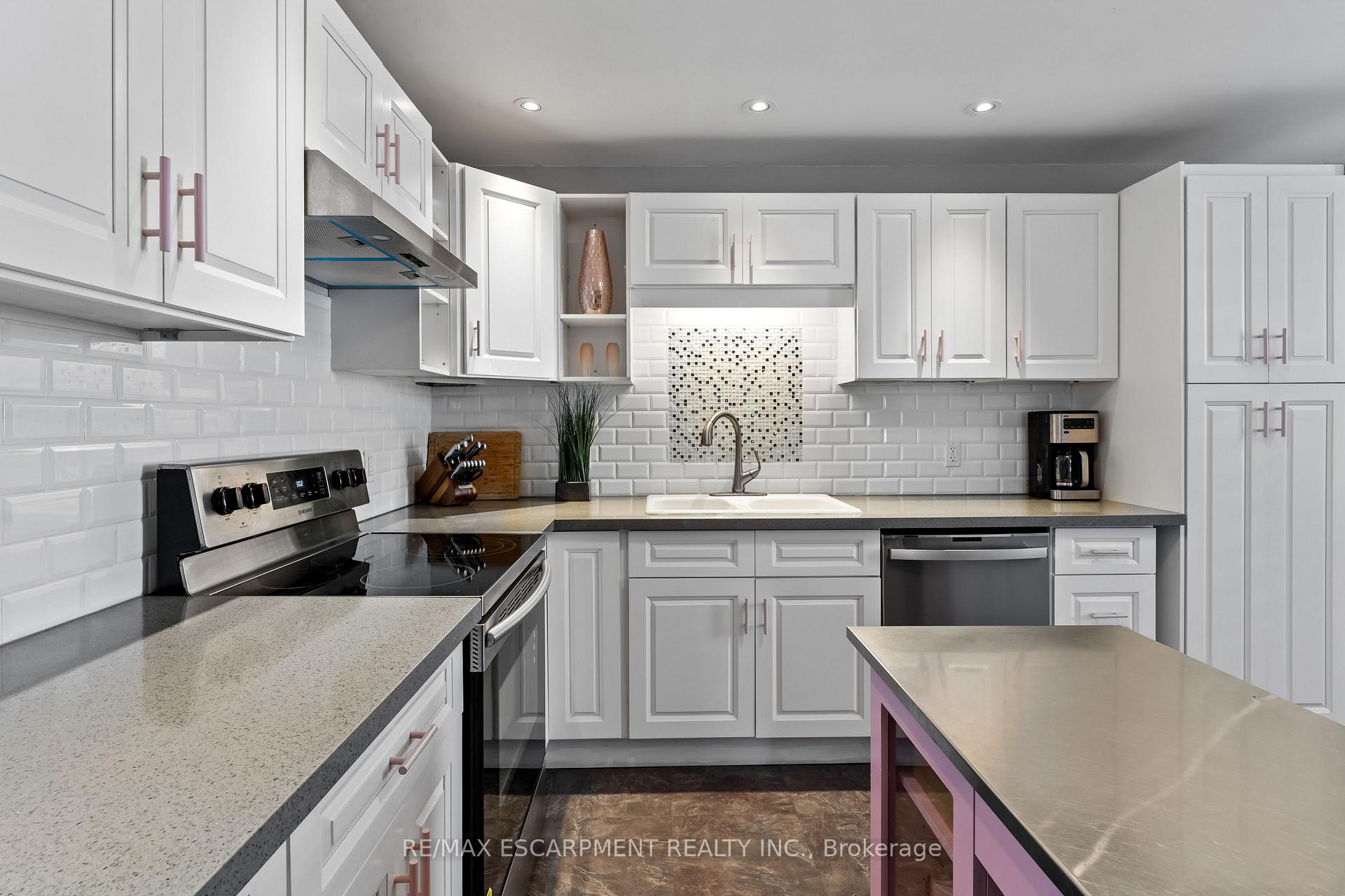 Photo 12 of 99 Mill Street N, Hamilton, Waterdown — HOMEH