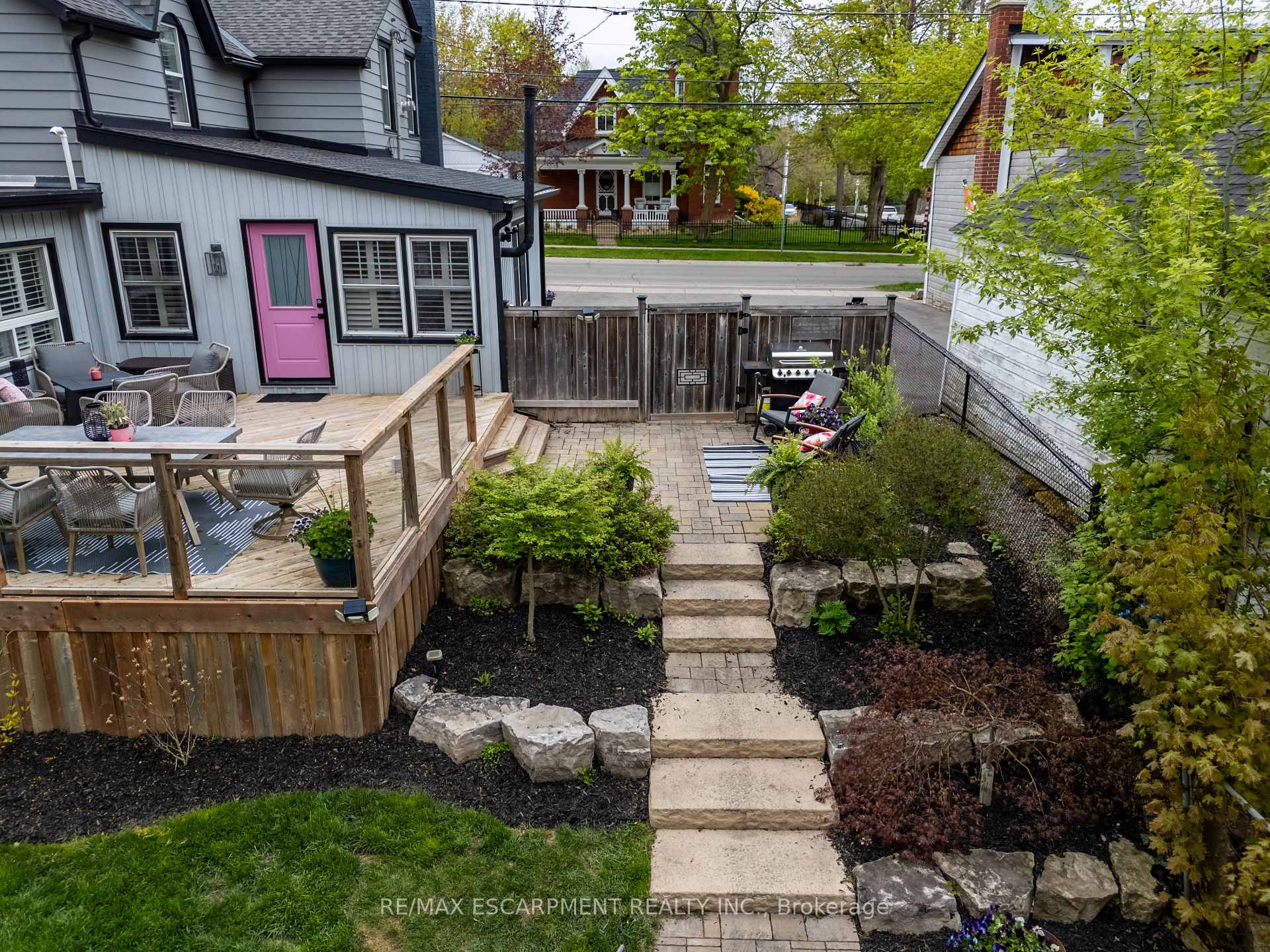 Photo 29 of 99 Mill Street N, Hamilton, Waterdown — HOMEH