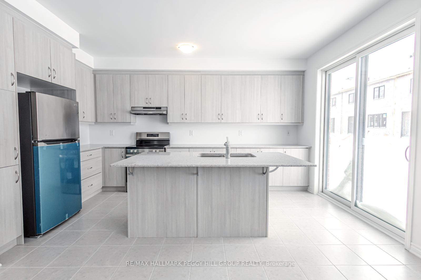 Photo 4 of 99 Ennerdale Street, Barrie, Rural Barrie Southwest — HOMEH
