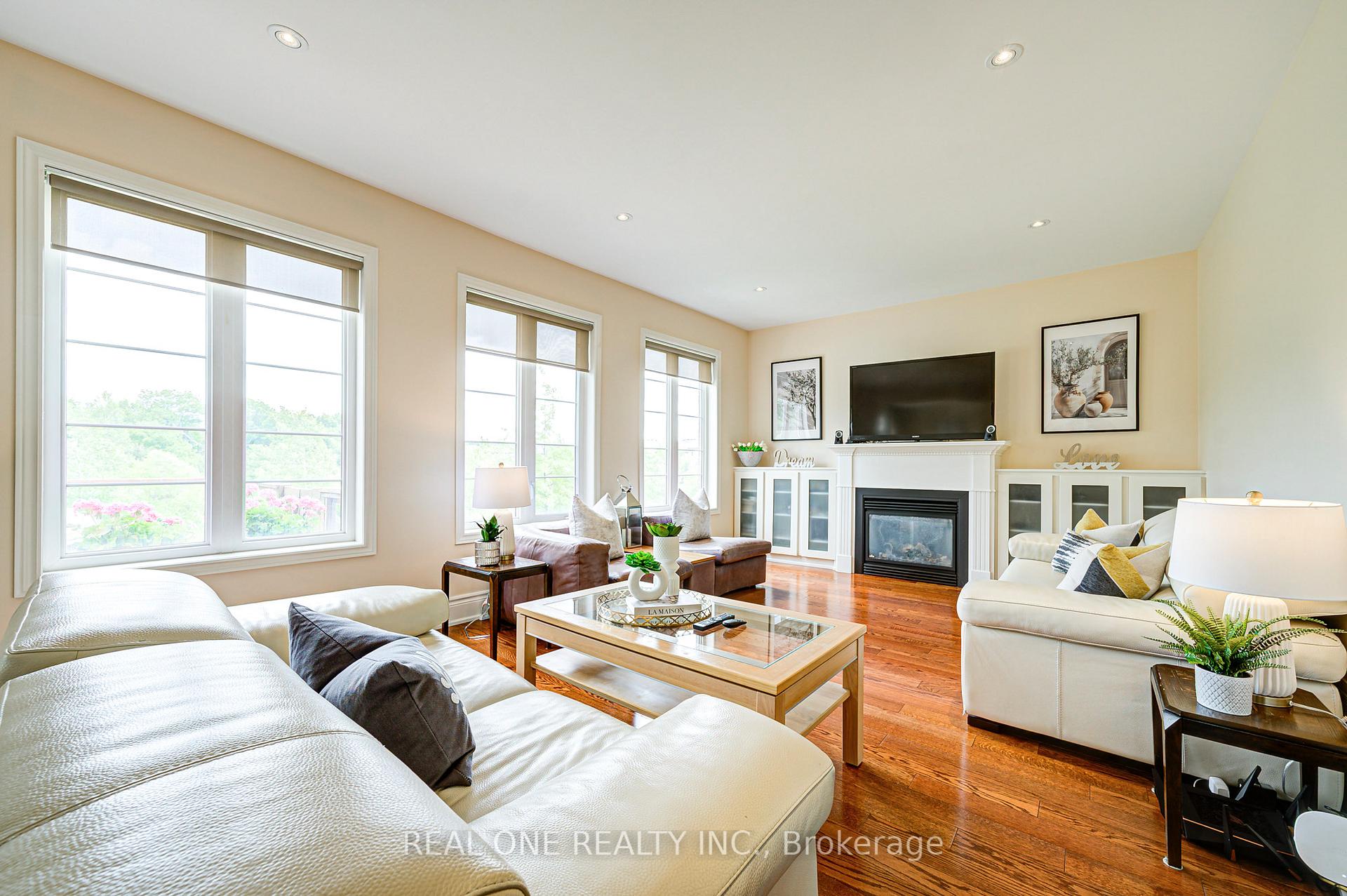Photo 8 of 112 Sutherland Crescent, Hamilton, Meadowlands — HOMEH