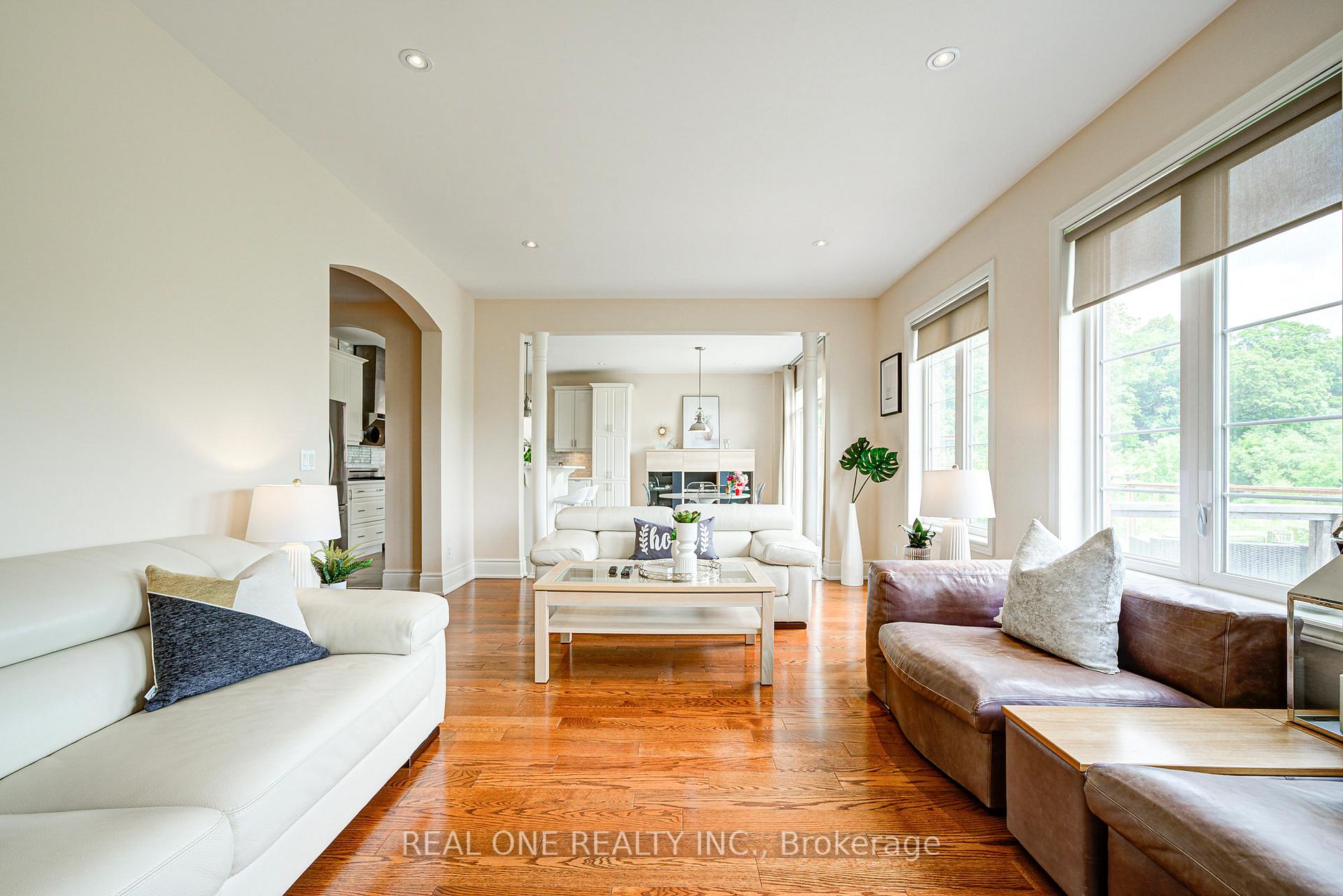 Photo 9 of 112 Sutherland Crescent, Hamilton, Meadowlands — HOMEH