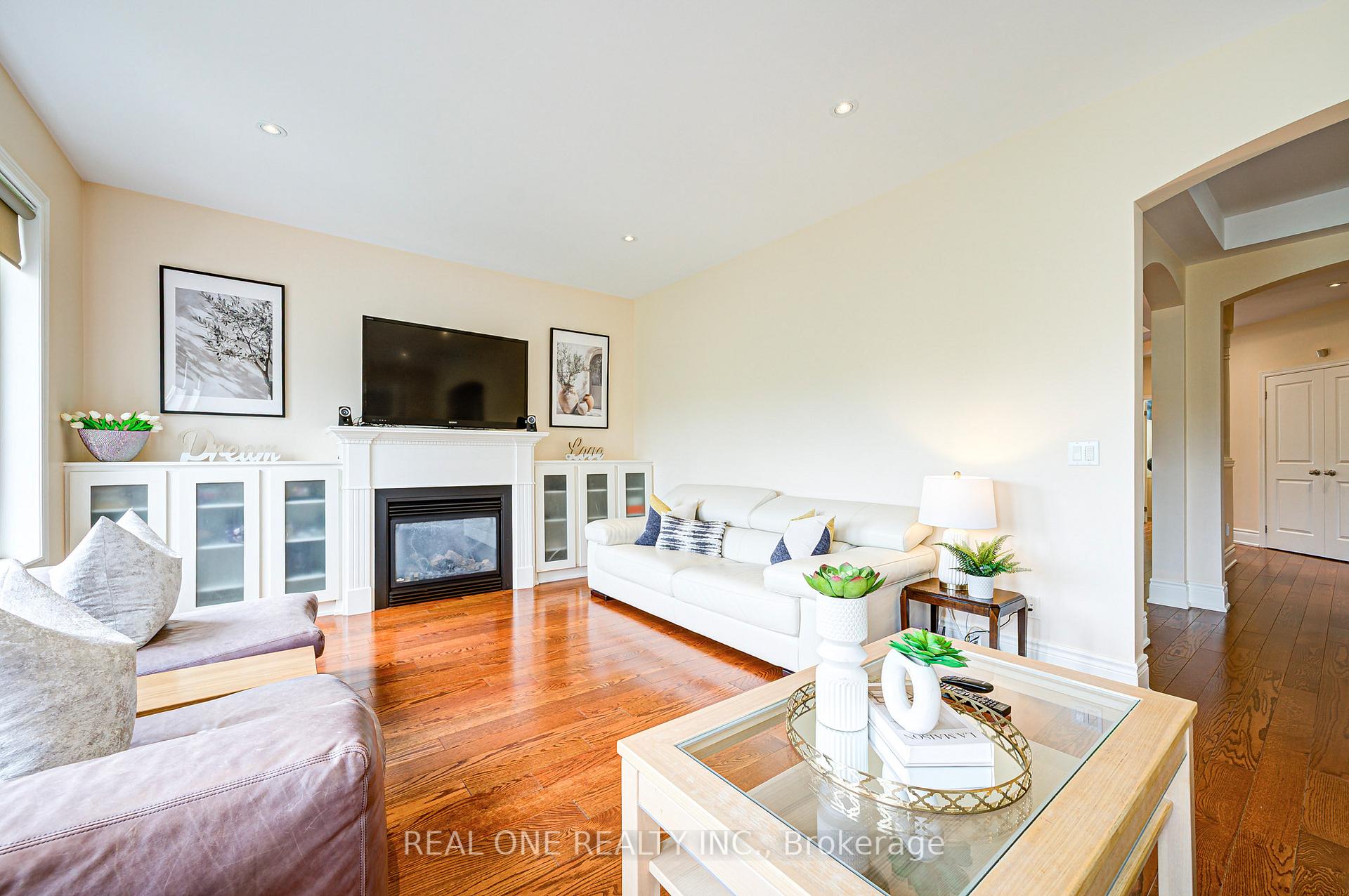 Photo 11 of 112 Sutherland Crescent, Hamilton, Meadowlands — HOMEH