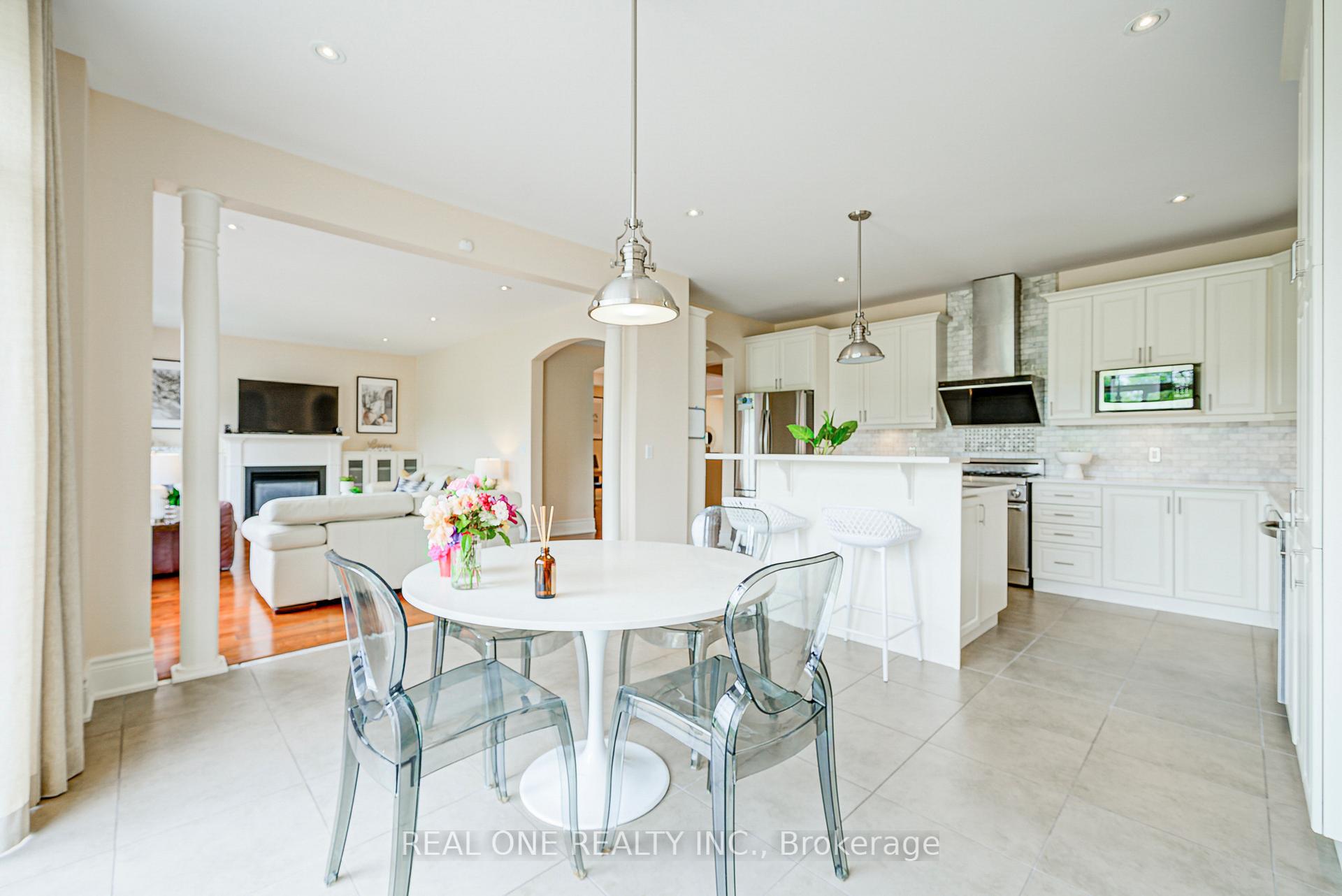 Photo 12 of 112 Sutherland Crescent, Hamilton, Meadowlands — HOMEH