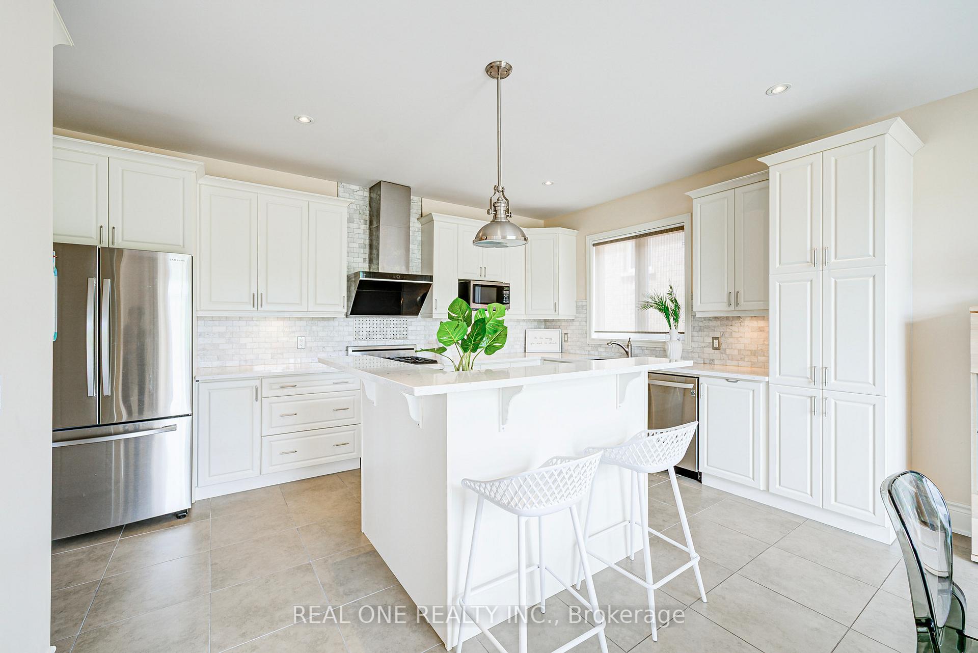 Photo 13 of 112 Sutherland Crescent, Hamilton, Meadowlands — HOMEH