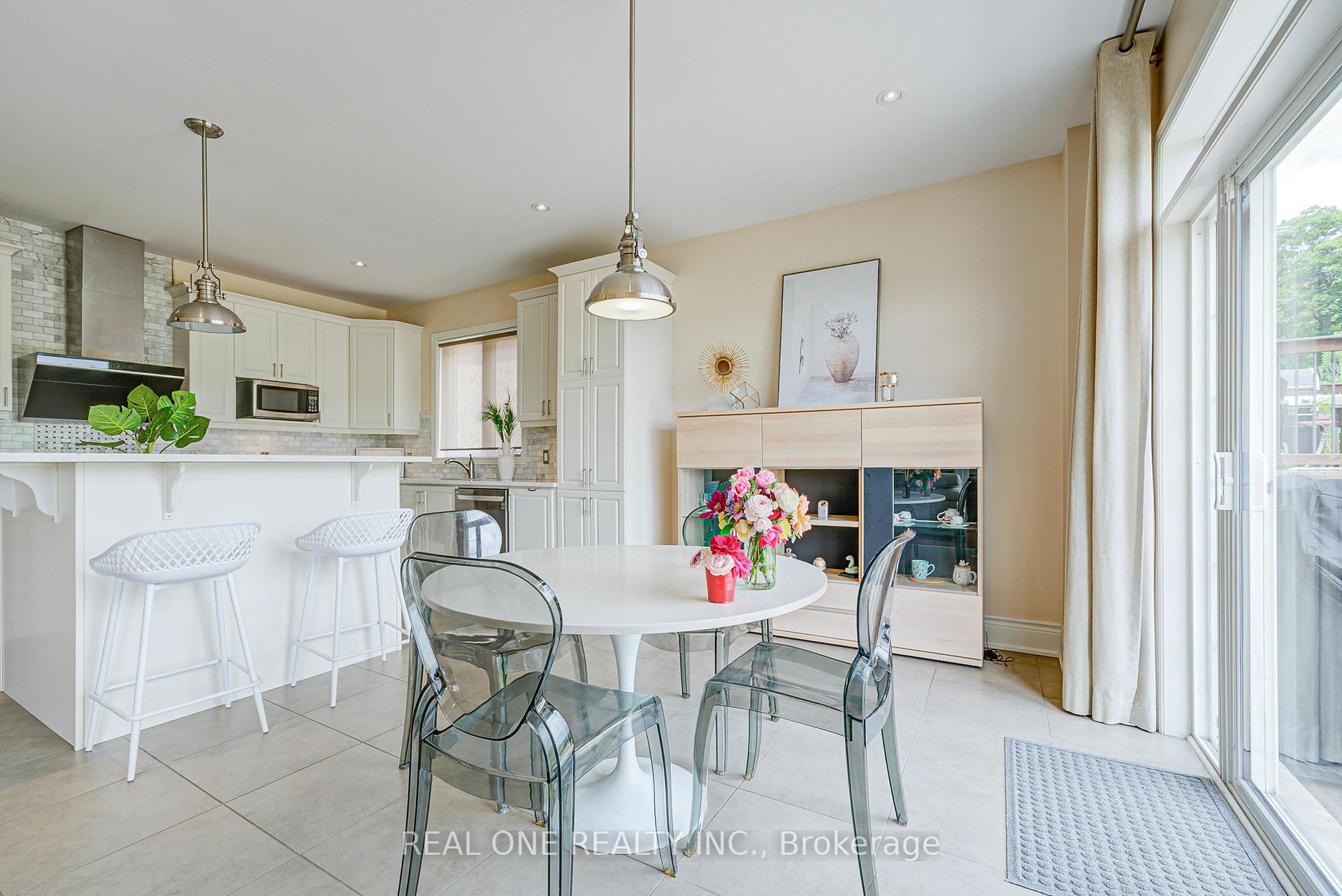 Photo 17 of 112 Sutherland Crescent, Hamilton, Meadowlands — HOMEH