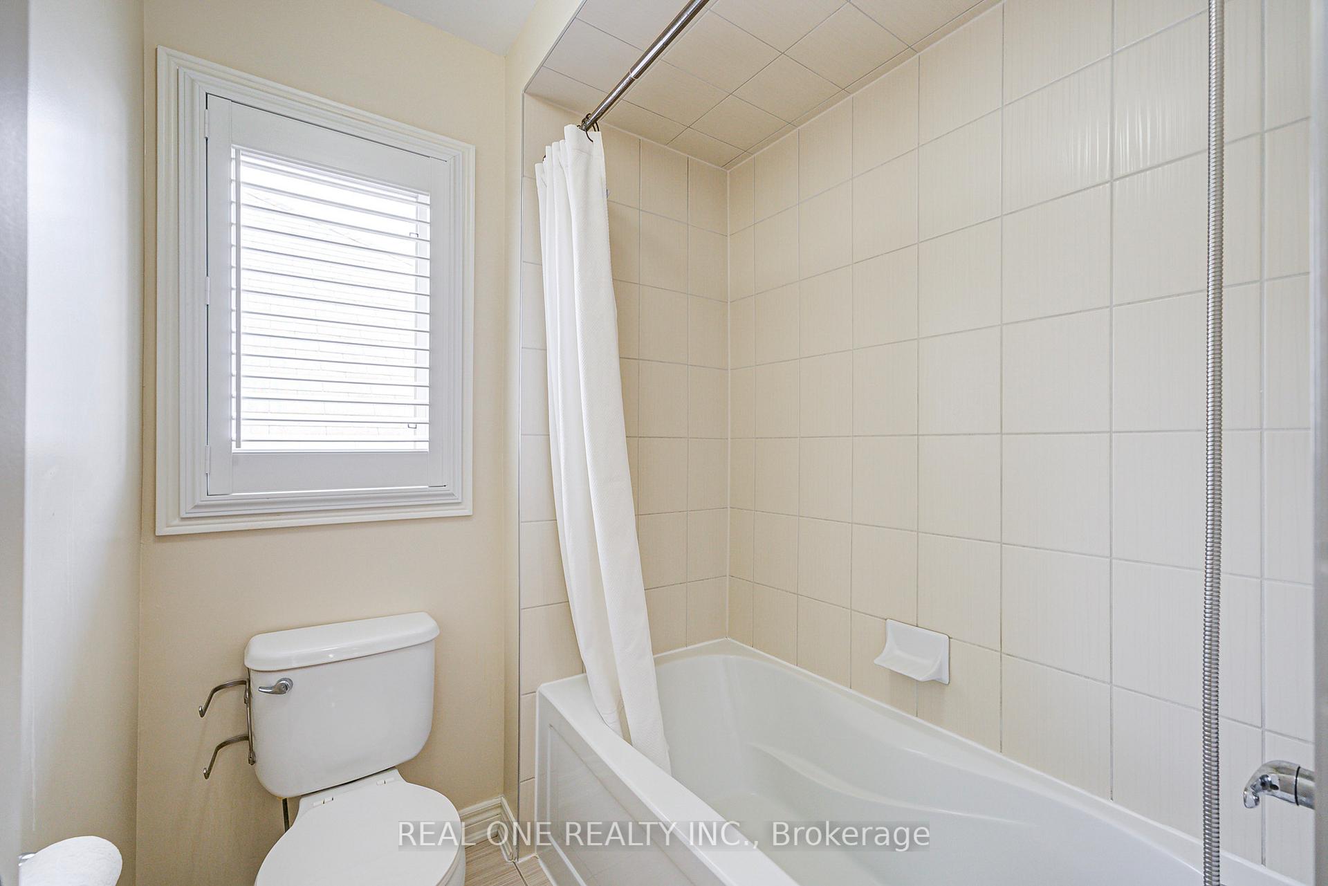 Photo 35 of 112 Sutherland Crescent, Hamilton, Meadowlands — HOMEH
