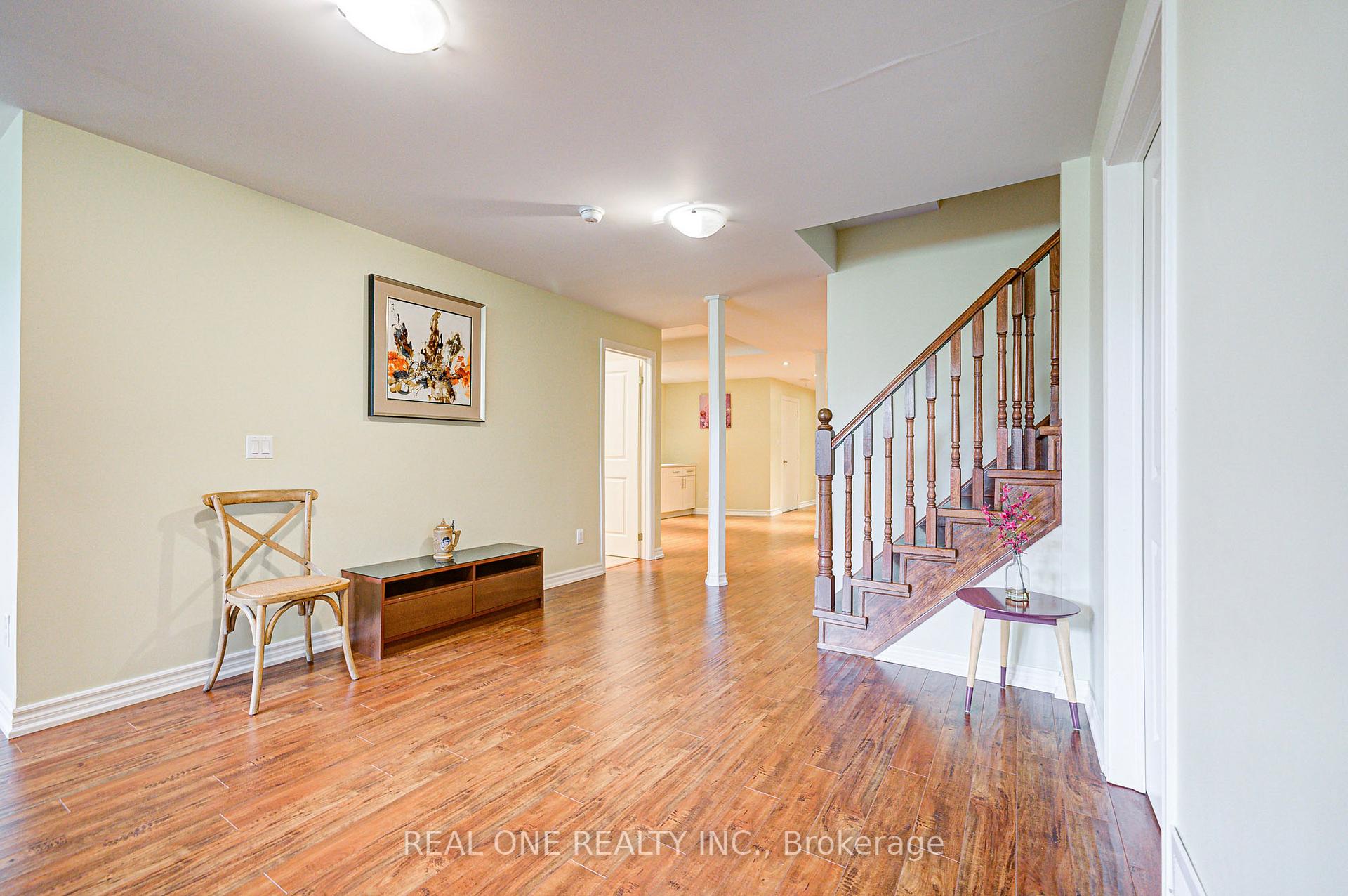 Photo 37 of 112 Sutherland Crescent, Hamilton, Meadowlands — HOMEH