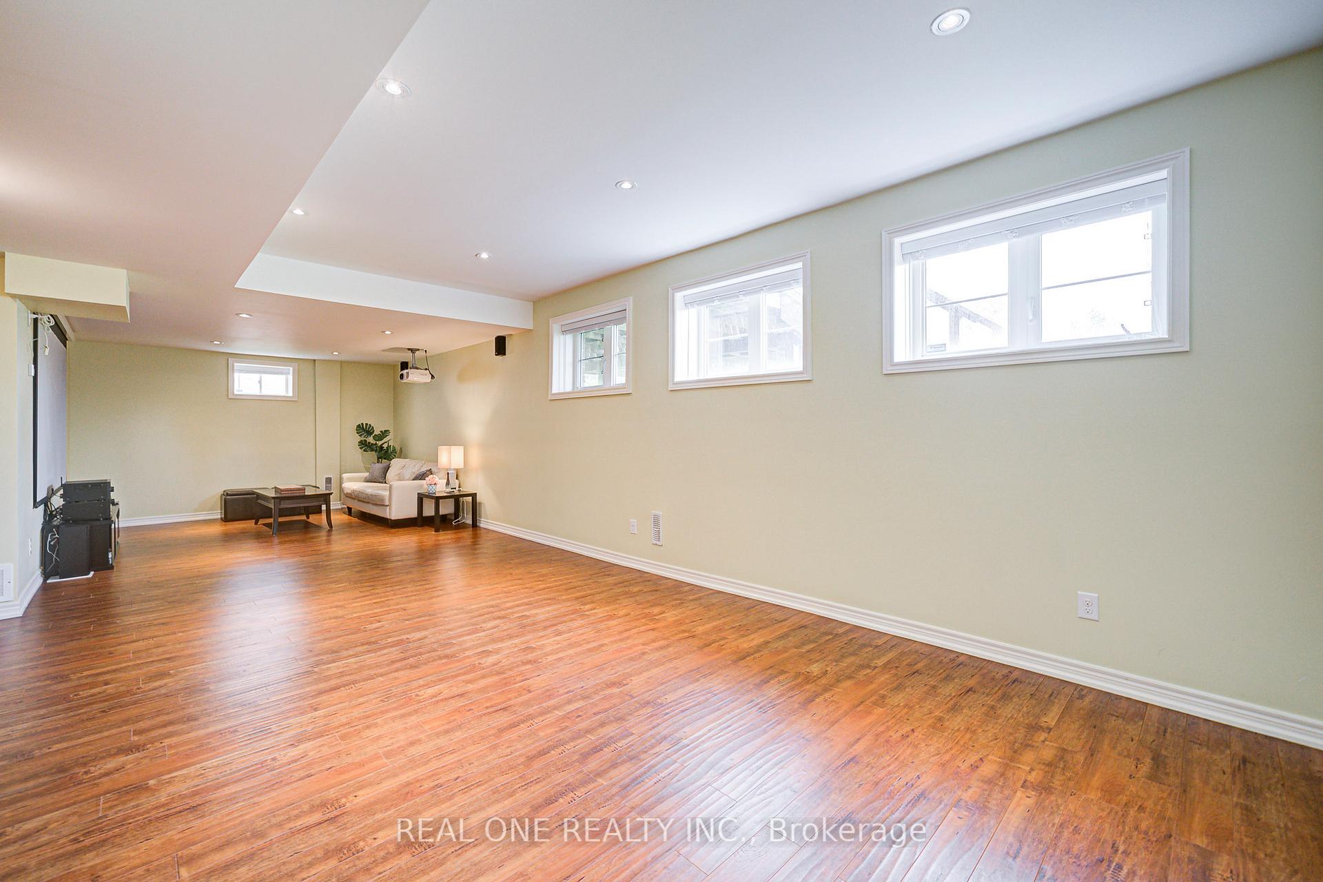 Photo 38 of 112 Sutherland Crescent, Hamilton, Meadowlands — HOMEH