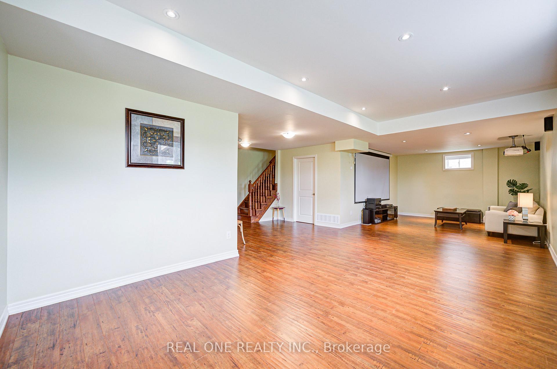 Photo 39 of 112 Sutherland Crescent, Hamilton, Meadowlands — HOMEH
