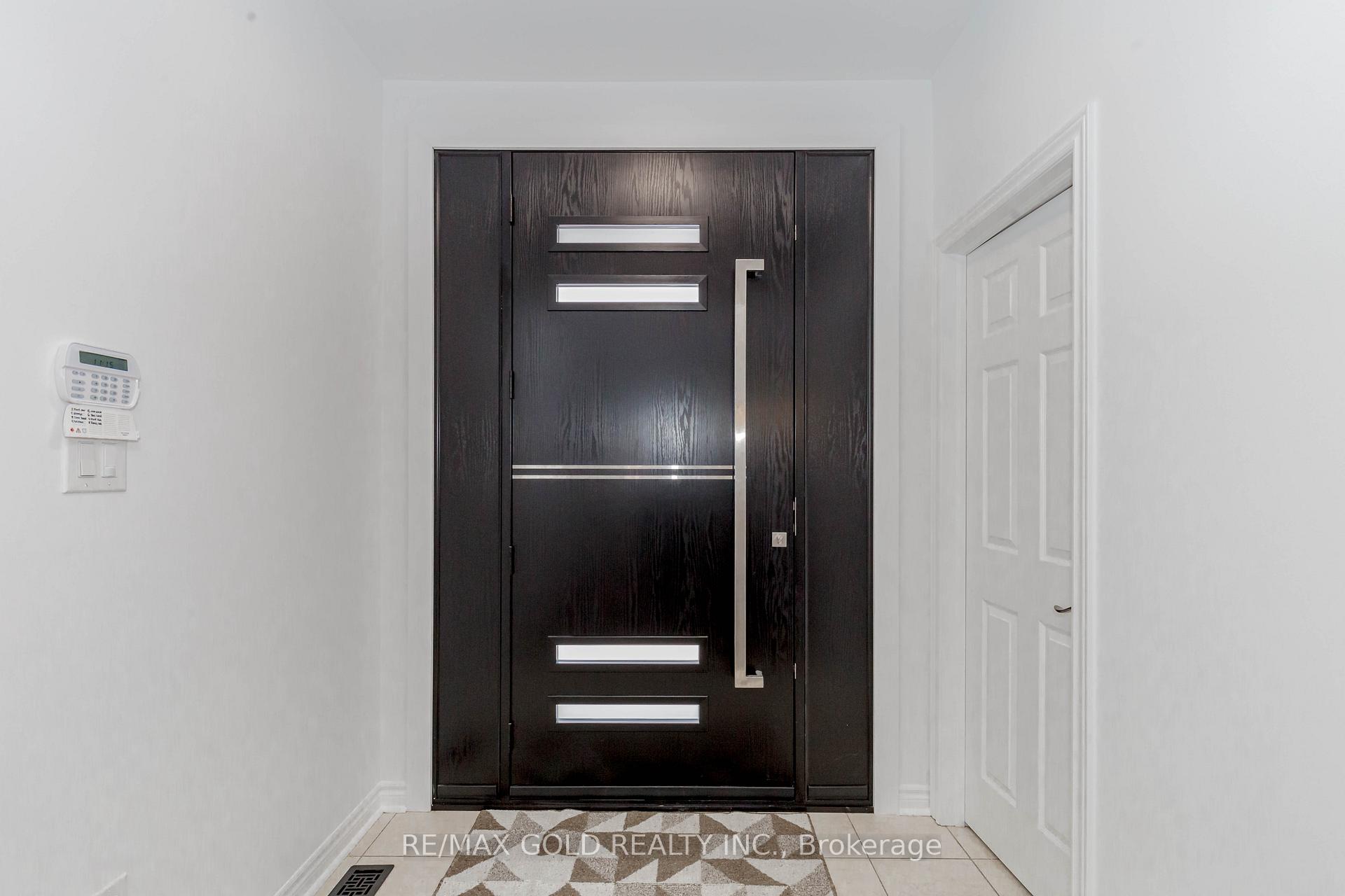 Photo 3 of 81 Moderna Drive, Vaughan, Vellore Village — HOMEH