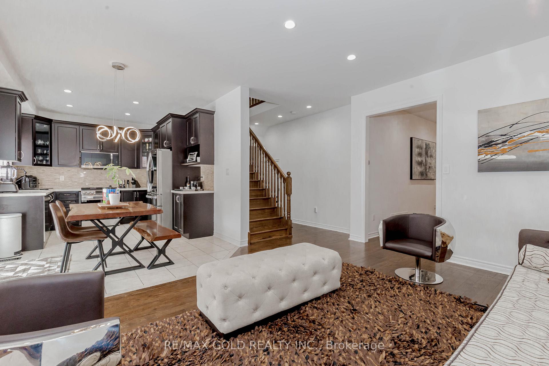 Photo 10 of 81 Moderna Drive, Vaughan, Vellore Village — HOMEH