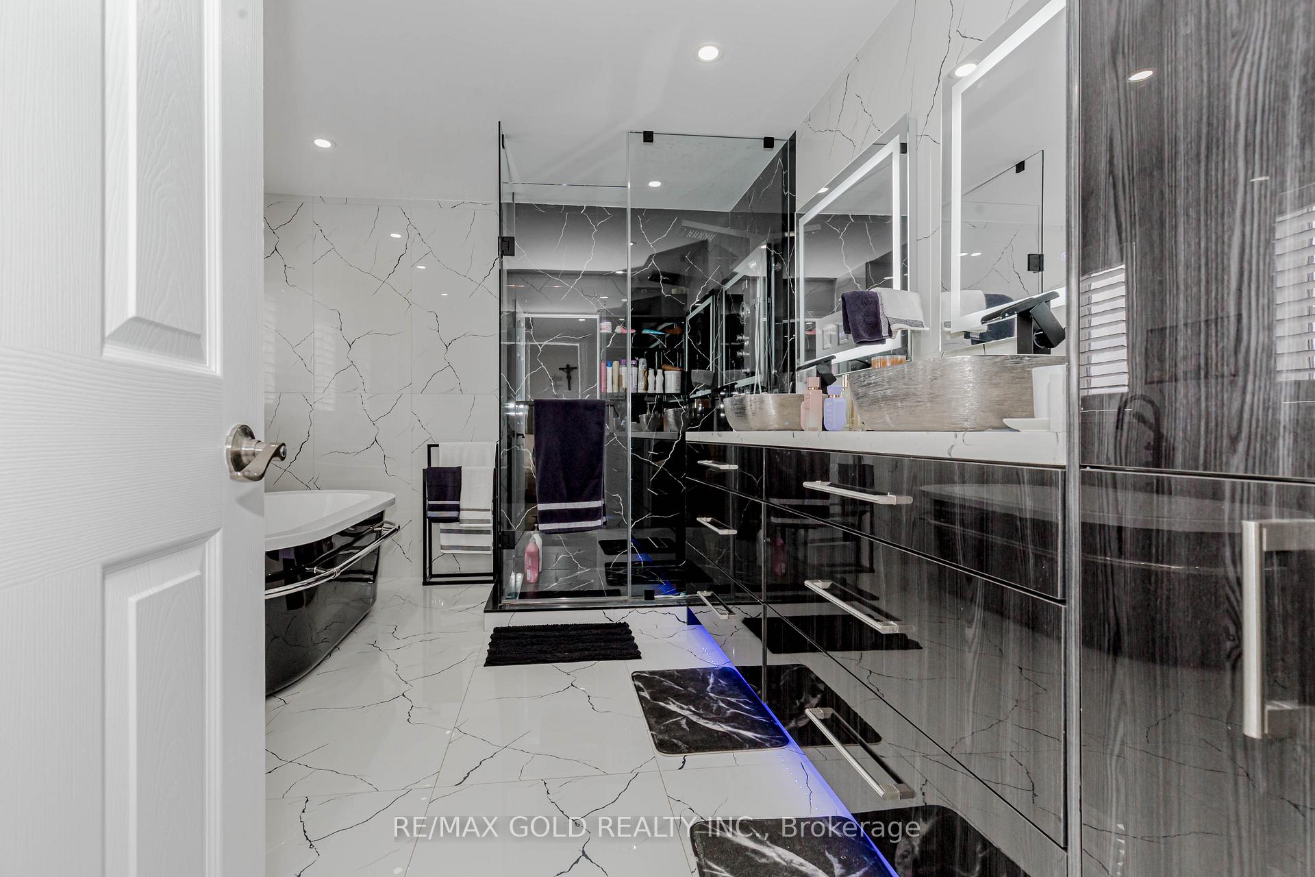 Photo 15 of 81 Moderna Drive, Vaughan, Vellore Village — HOMEH