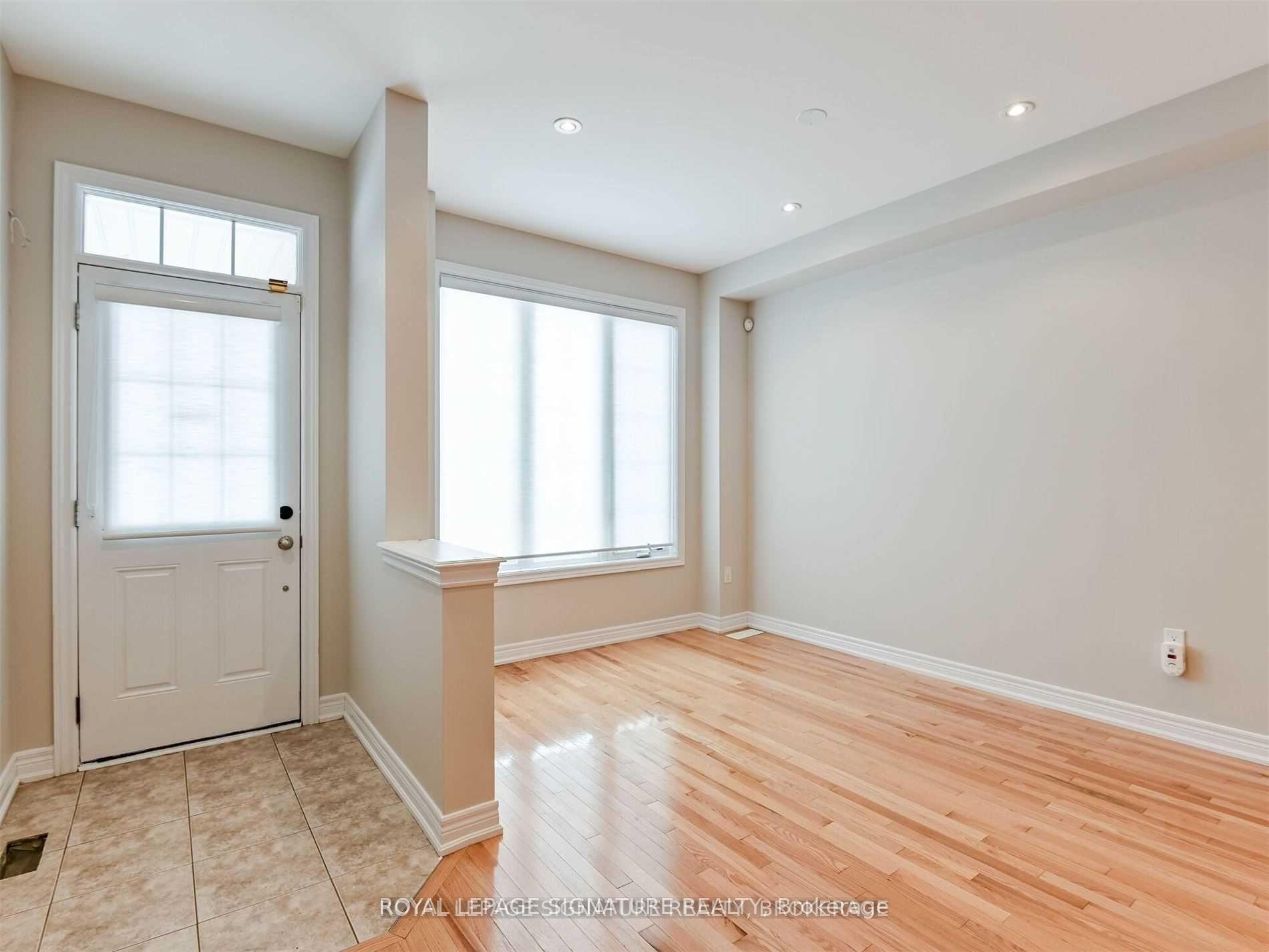 Photo 2 of 37 Chesterwood Crescent, Brampton, Credit Valley — HOMEH