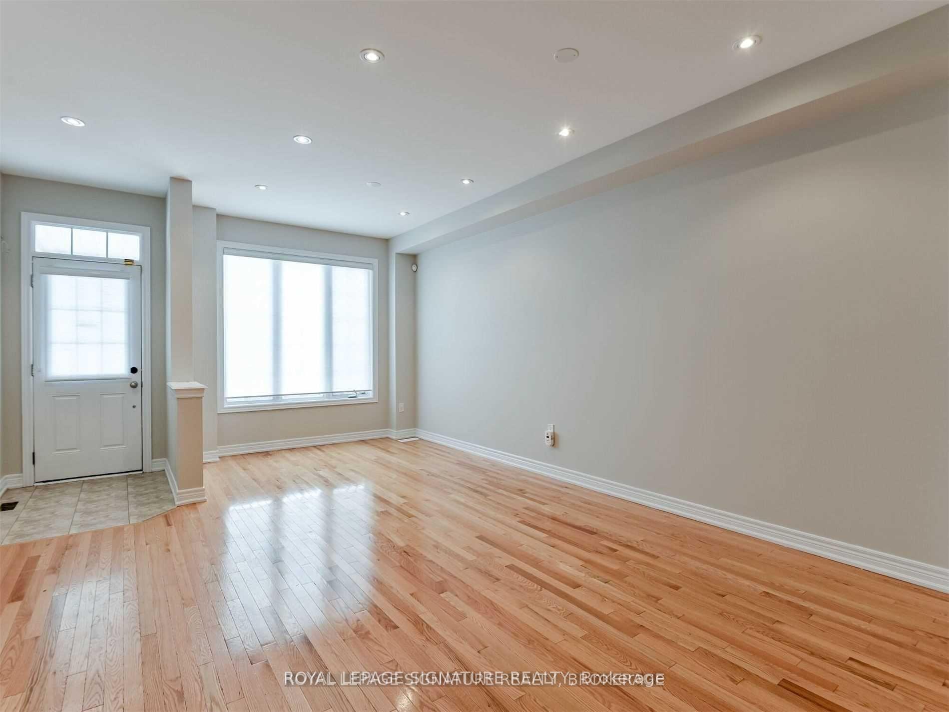Photo 3 of 37 Chesterwood Crescent, Brampton, Credit Valley — HOMEH