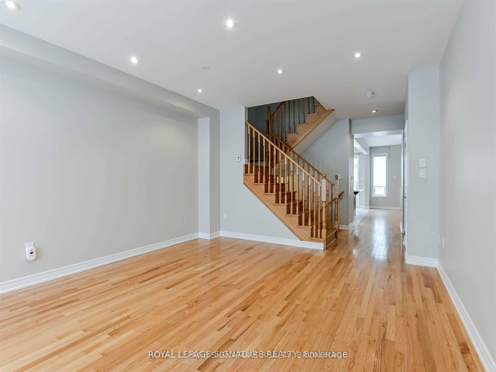 Photo 5 of 37 Chesterwood Crescent, Brampton, Credit Valley — HOMEH