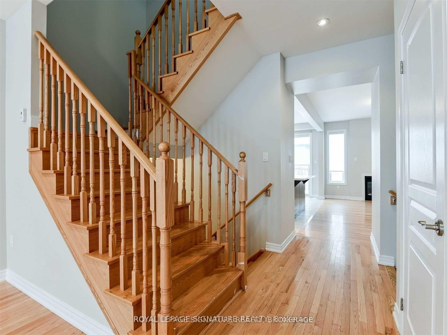 Photo 4 of 37 Chesterwood Crescent, Brampton, Credit Valley — HOMEH