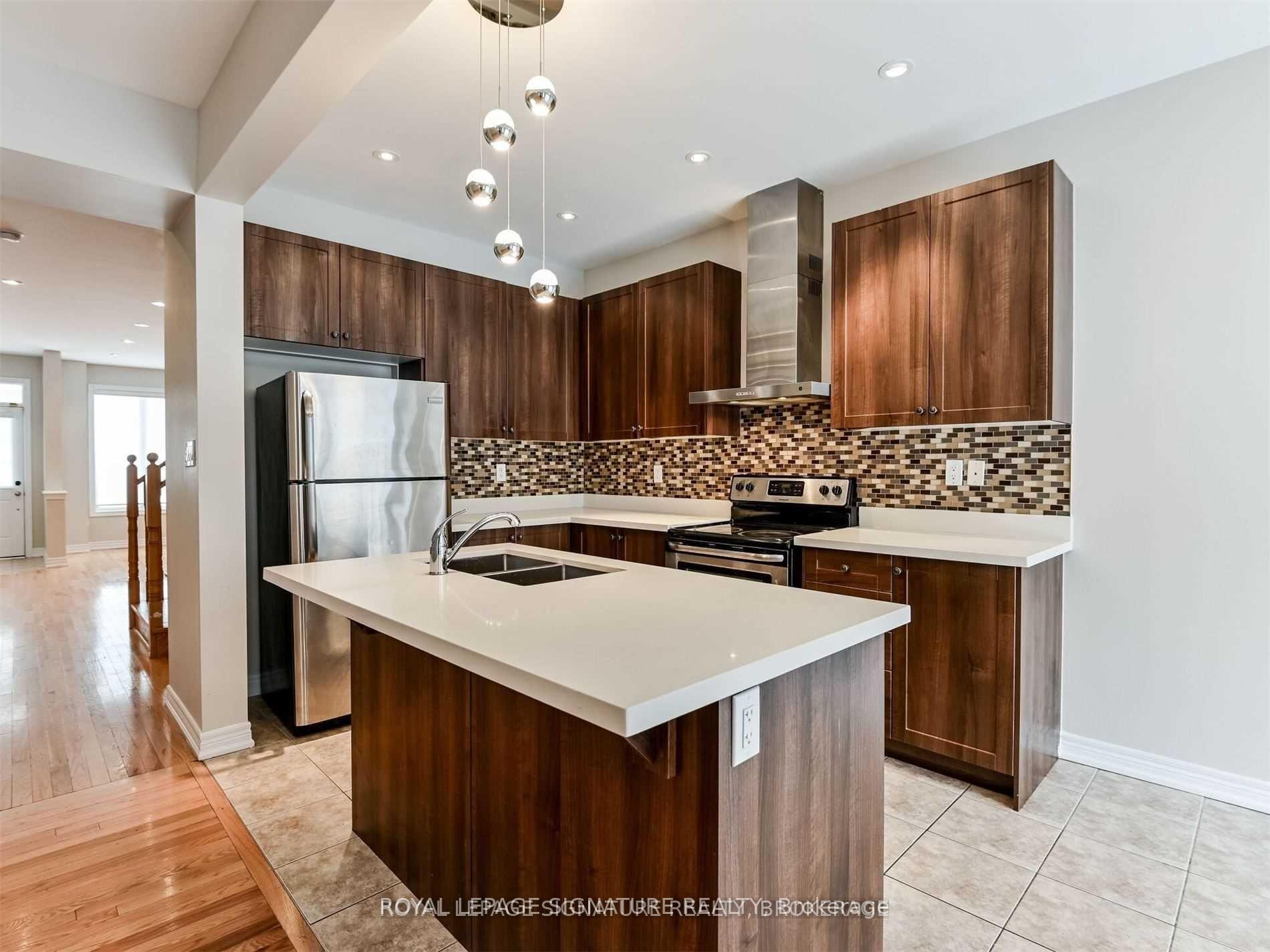 Photo 10 of 37 Chesterwood Crescent, Brampton, Credit Valley — HOMEH