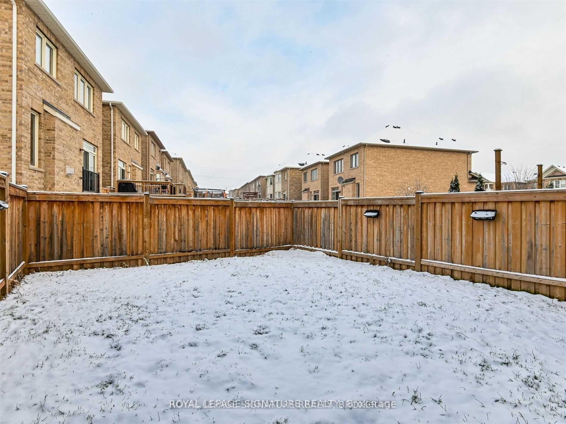 Photo 24 of 37 Chesterwood Crescent, Brampton, Credit Valley — HOMEH