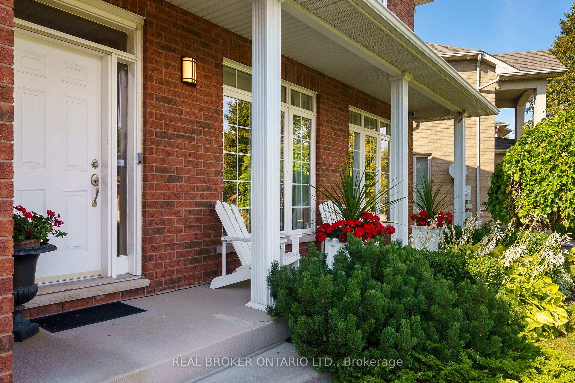 Photo 2 of 182 Valridge Drive, Hamilton, Ancaster — HOMEH