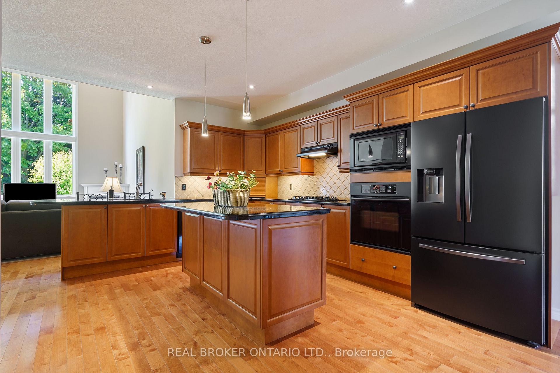 Photo 5 of 182 Valridge Drive, Hamilton, Ancaster — HOMEH