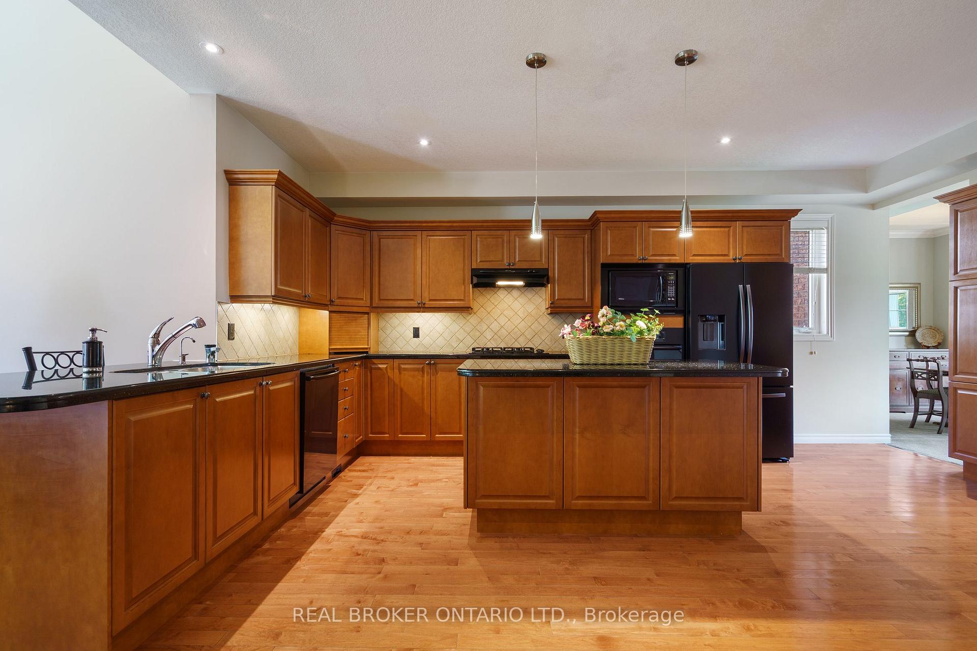 Photo 6 of 182 Valridge Drive, Hamilton, Ancaster — HOMEH