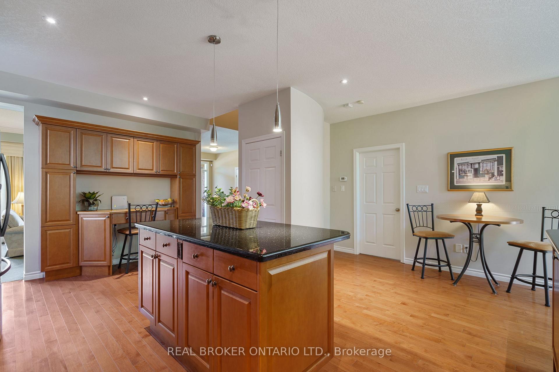 Photo 7 of 182 Valridge Drive, Hamilton, Ancaster — HOMEH