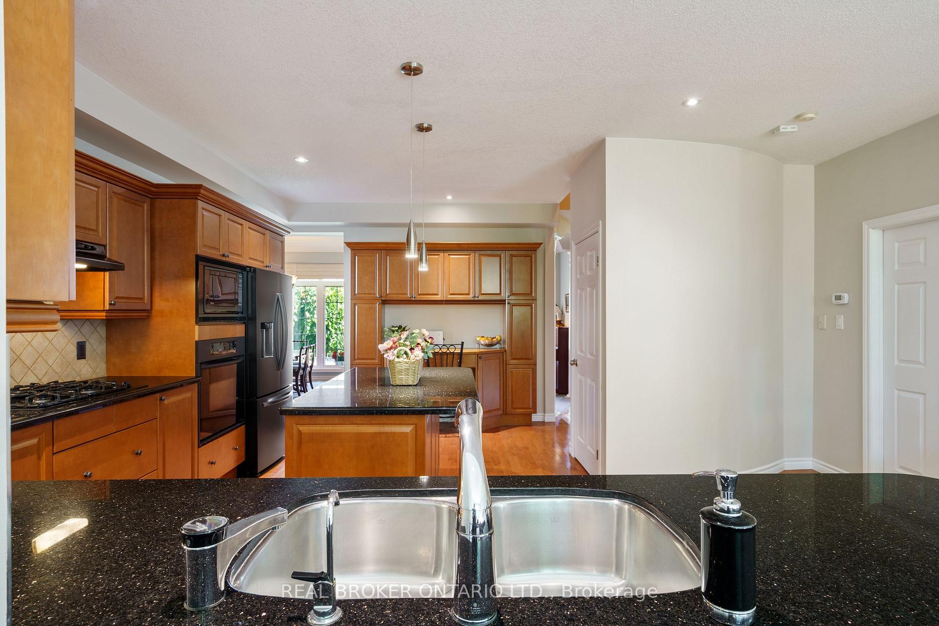 Photo 8 of 182 Valridge Drive, Hamilton, Ancaster — HOMEH