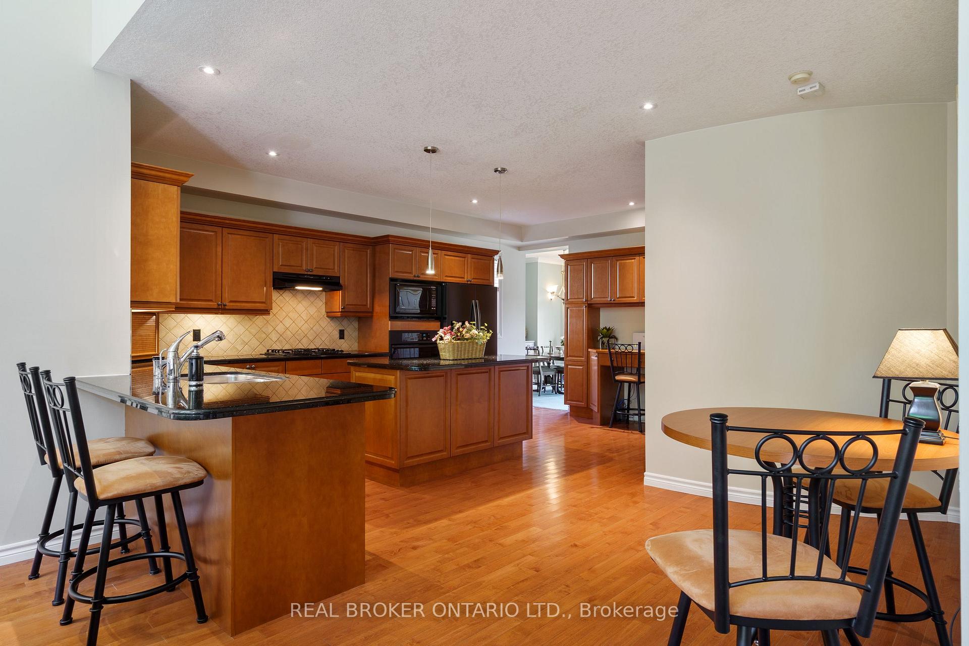 Photo 9 of 182 Valridge Drive, Hamilton, Ancaster — HOMEH