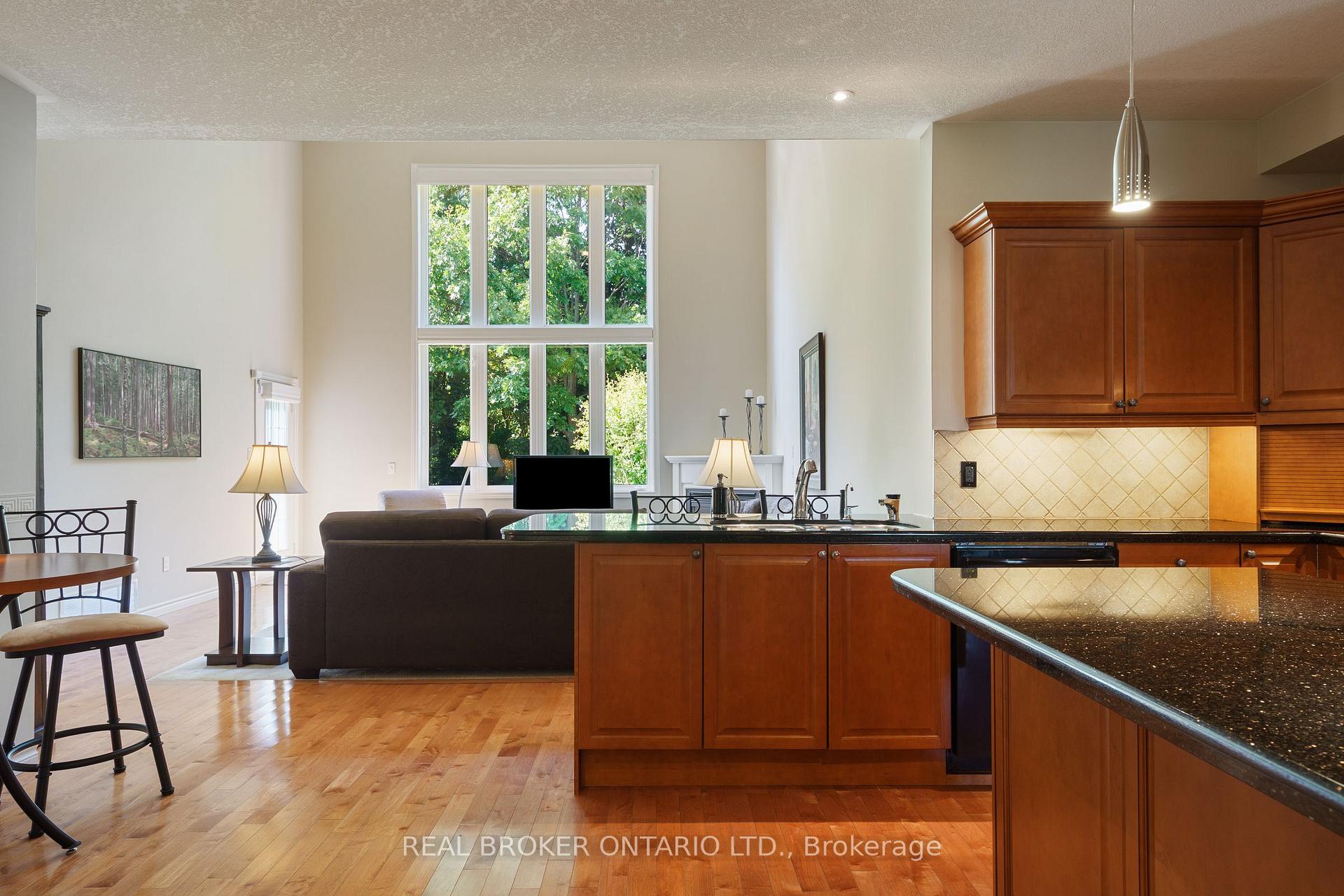 Photo 10 of 182 Valridge Drive, Hamilton, Ancaster — HOMEH