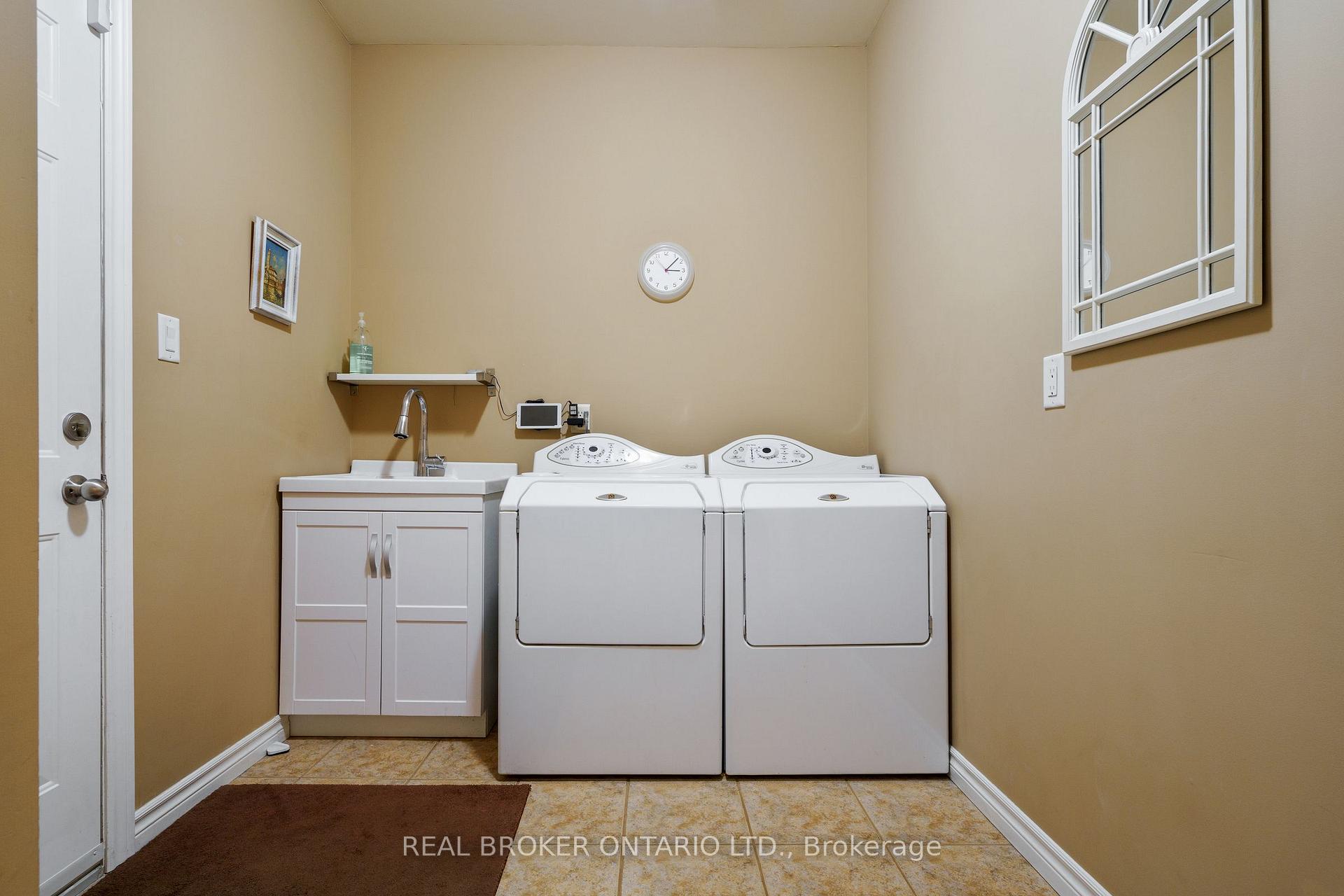 Photo 23 of 182 Valridge Drive, Hamilton, Ancaster — HOMEH