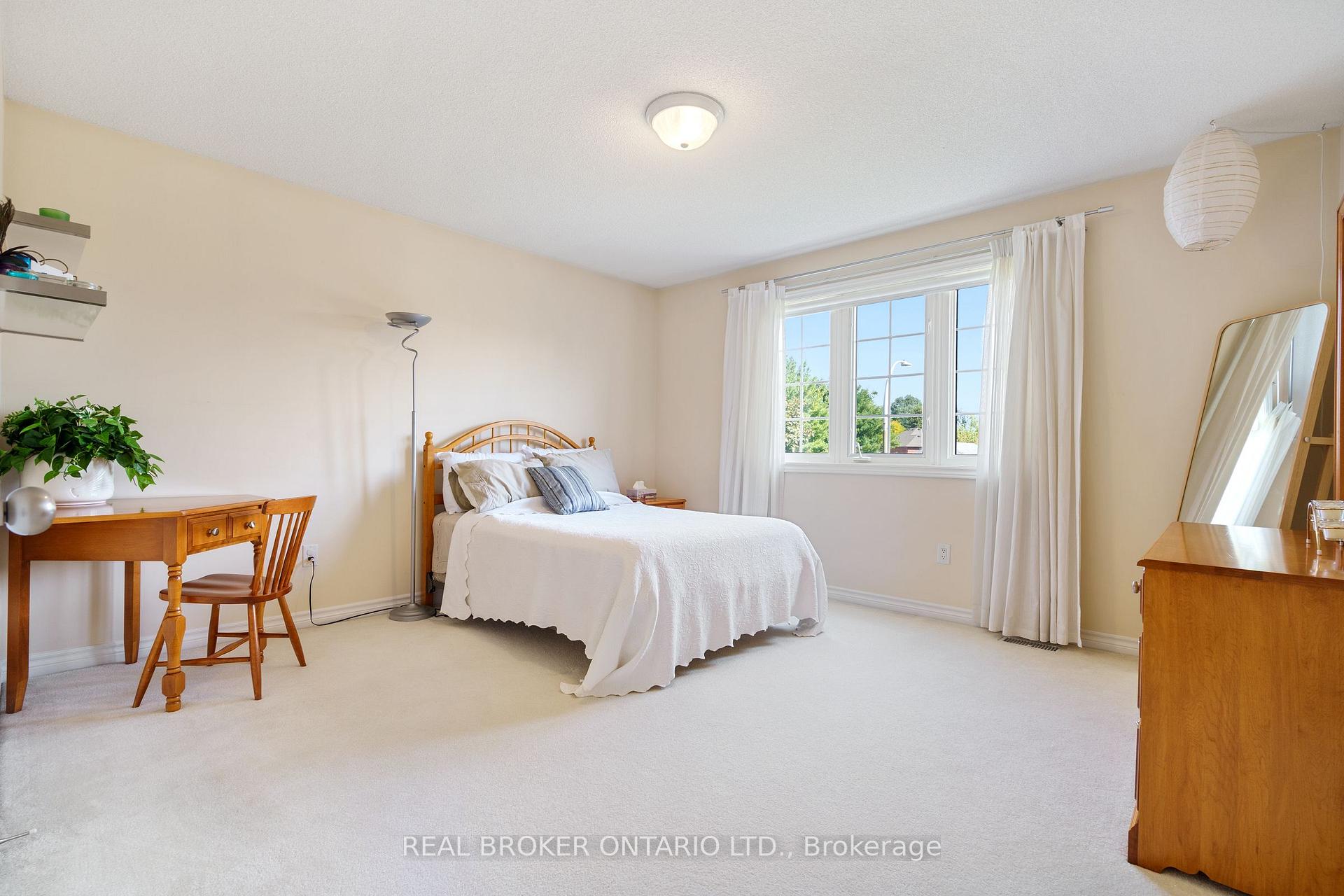 Photo 24 of 182 Valridge Drive, Hamilton, Ancaster — HOMEH