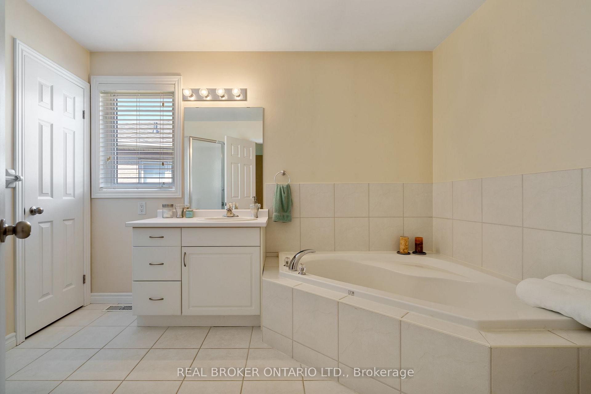 Photo 28 of 182 Valridge Drive, Hamilton, Ancaster — HOMEH