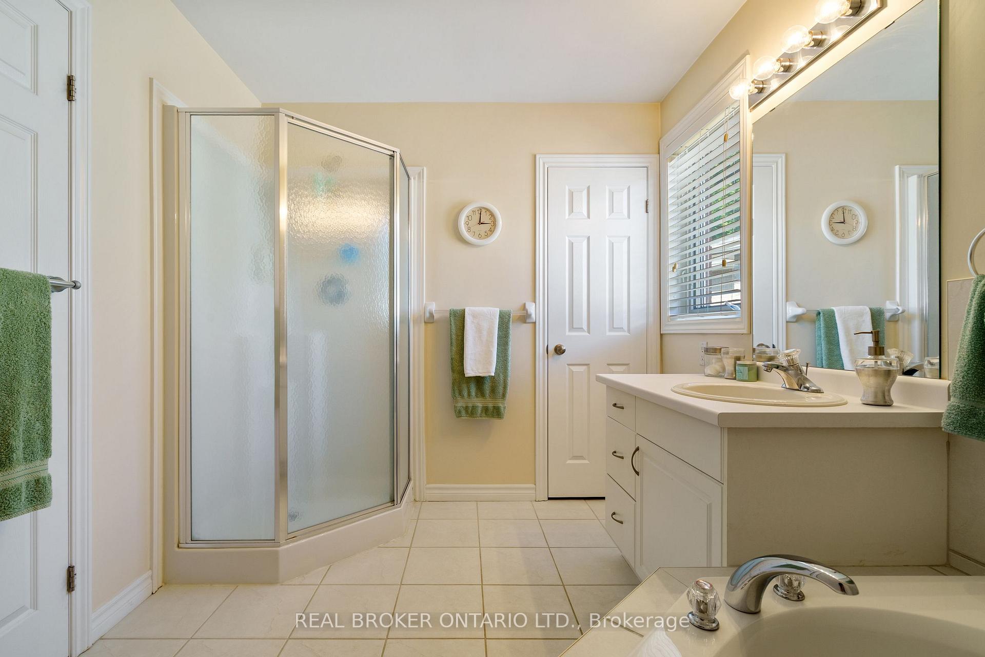 Photo 29 of 182 Valridge Drive, Hamilton, Ancaster — HOMEH