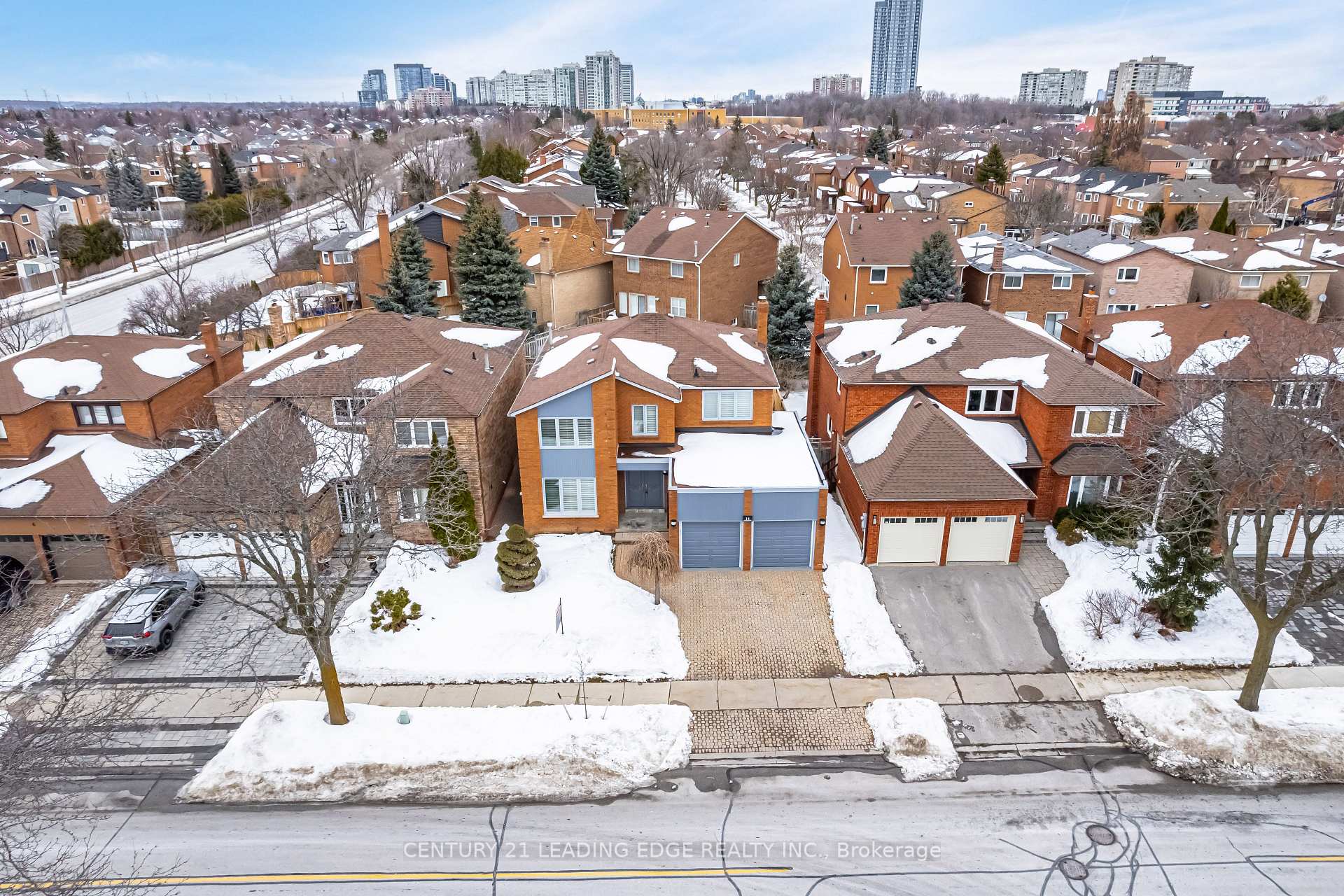 Photo 4 of 14 Edgecroft Trail, Vaughan, Brownridge — HOMEH