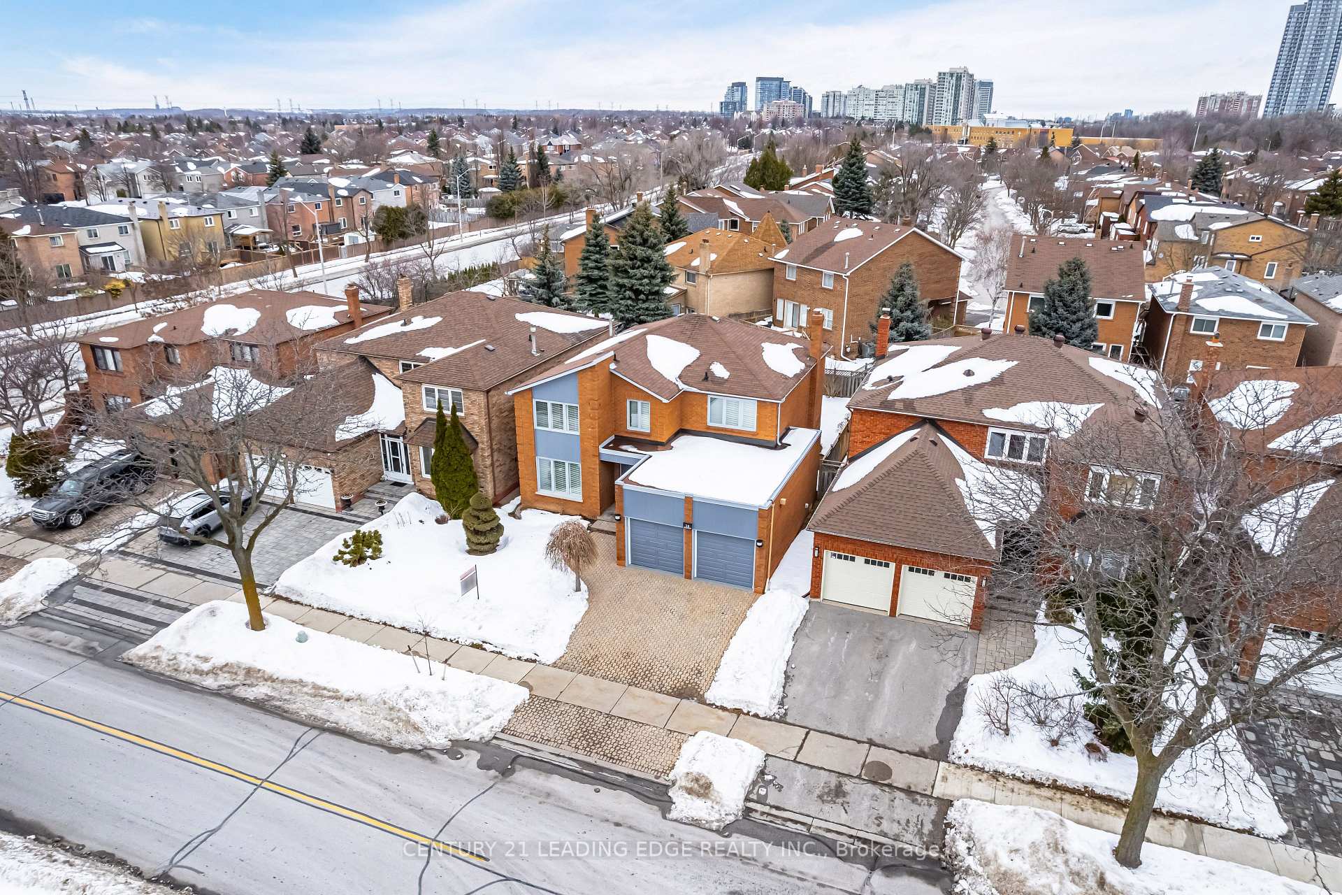 Photo 5 of 14 Edgecroft Trail, Vaughan, Brownridge — HOMEH