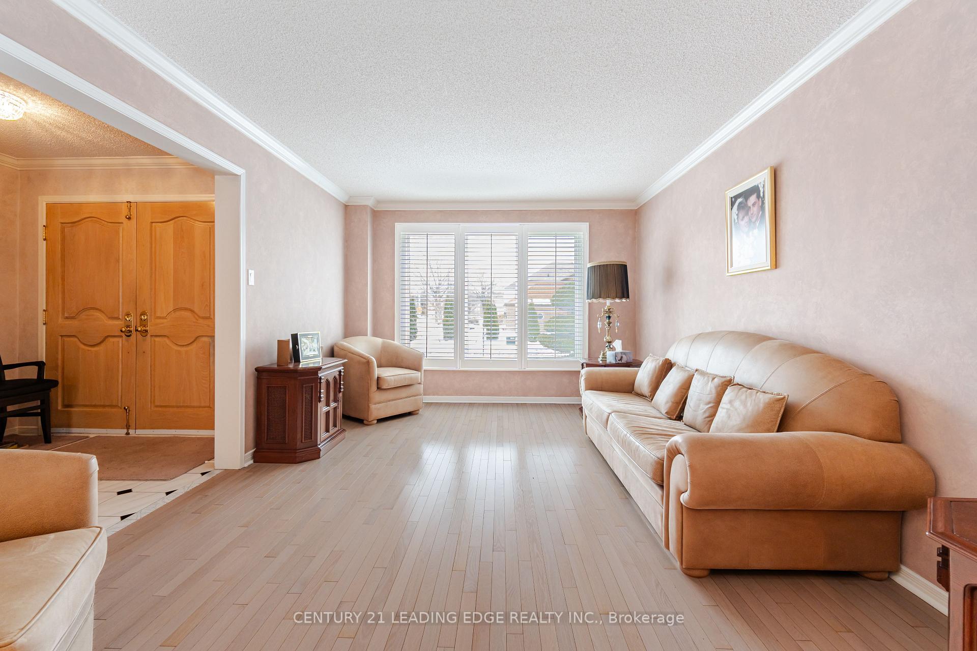 Photo 11 of 14 Edgecroft Trail, Vaughan, Brownridge — HOMEH