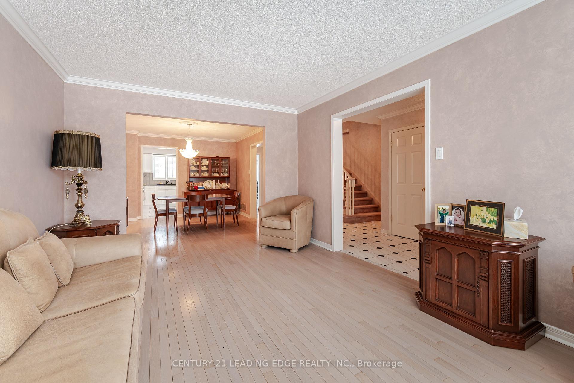 Photo 12 of 14 Edgecroft Trail, Vaughan, Brownridge — HOMEH