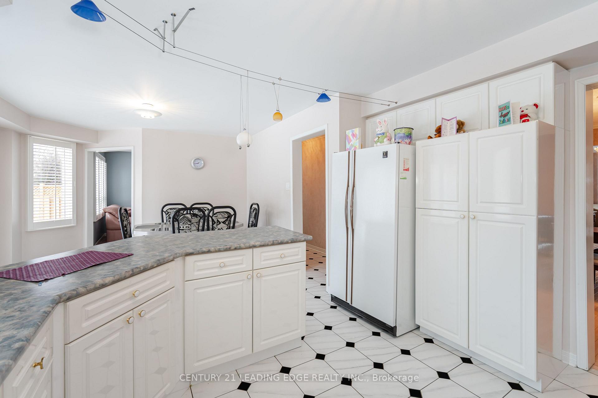 Photo 19 of 14 Edgecroft Trail, Vaughan, Brownridge — HOMEH