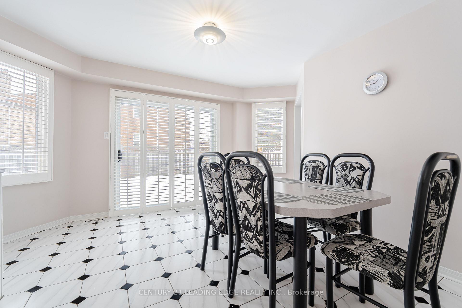 Photo 21 of 14 Edgecroft Trail, Vaughan, Brownridge — HOMEH